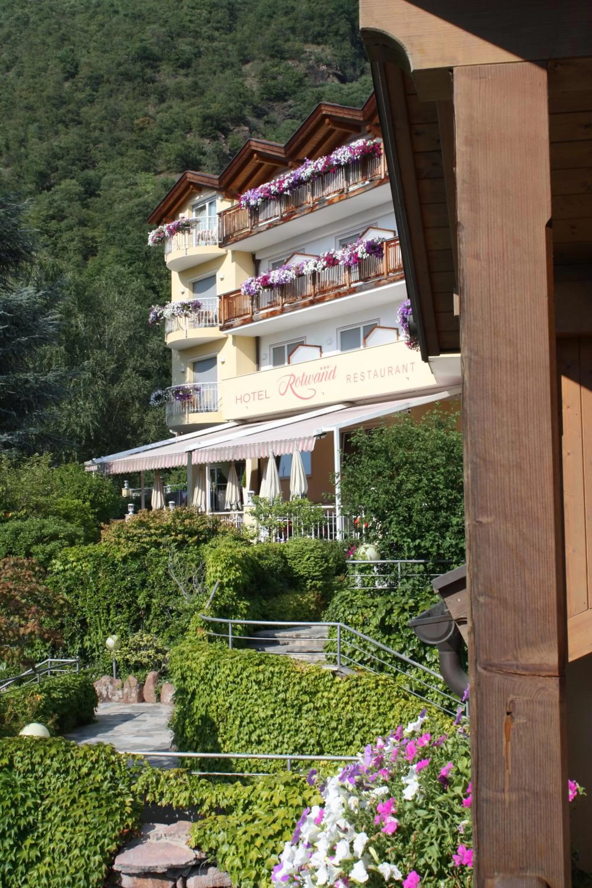Garden view in Gartenresidence Stephanie by Hotel Rotwand