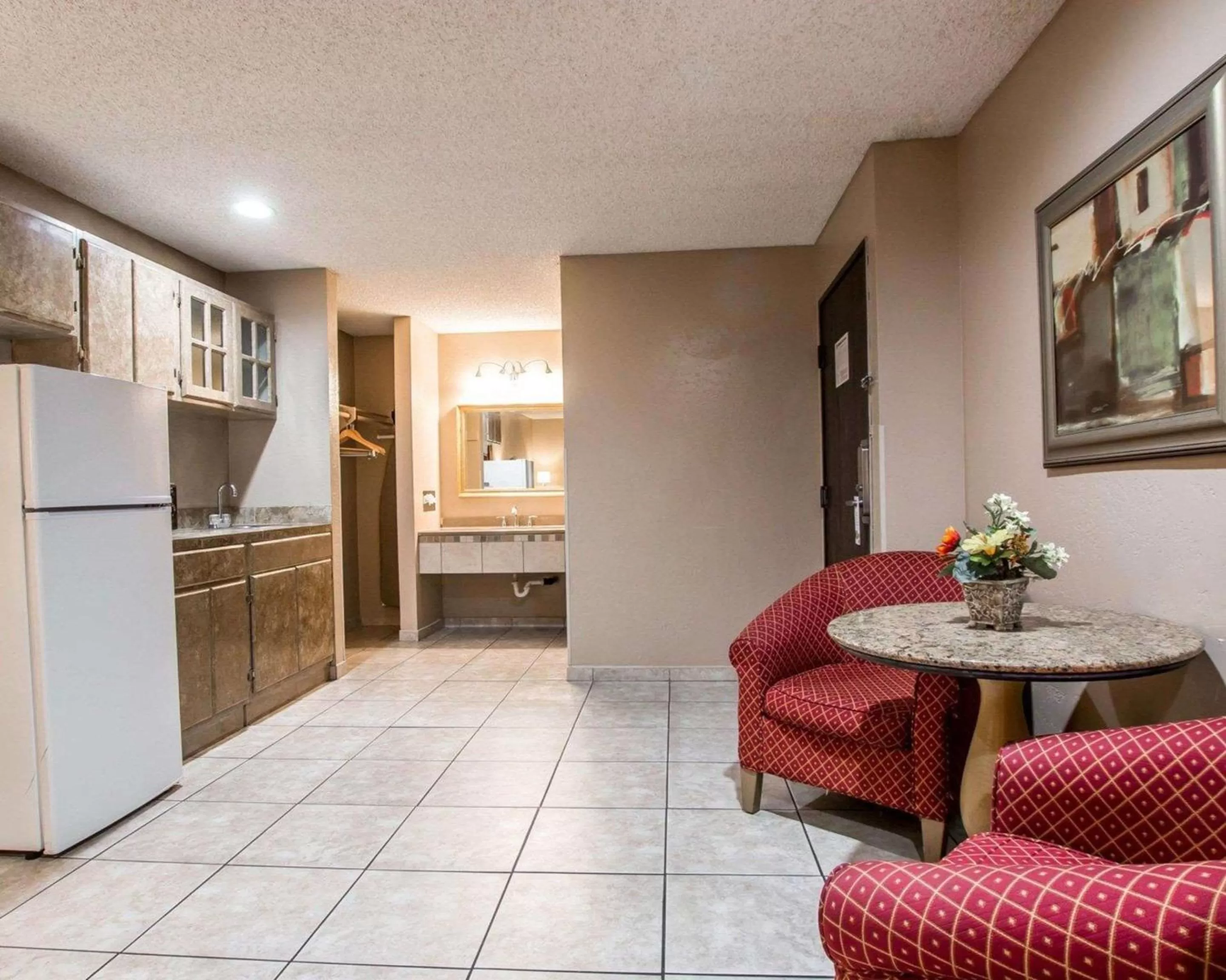Photo of the whole room, Kitchen/Kitchenette in Hotel Baja San Diego