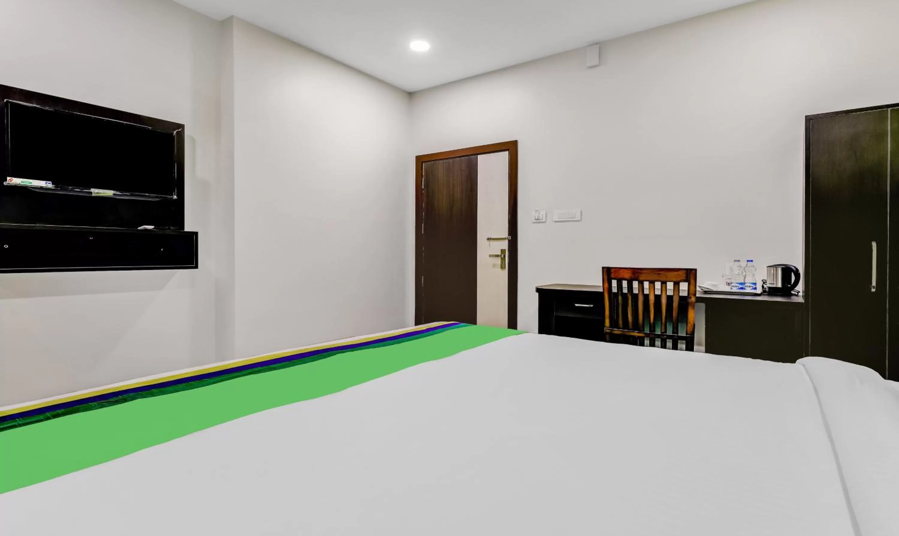 Bedroom, Bed in Treebo Hotel Mobi VIP Airport