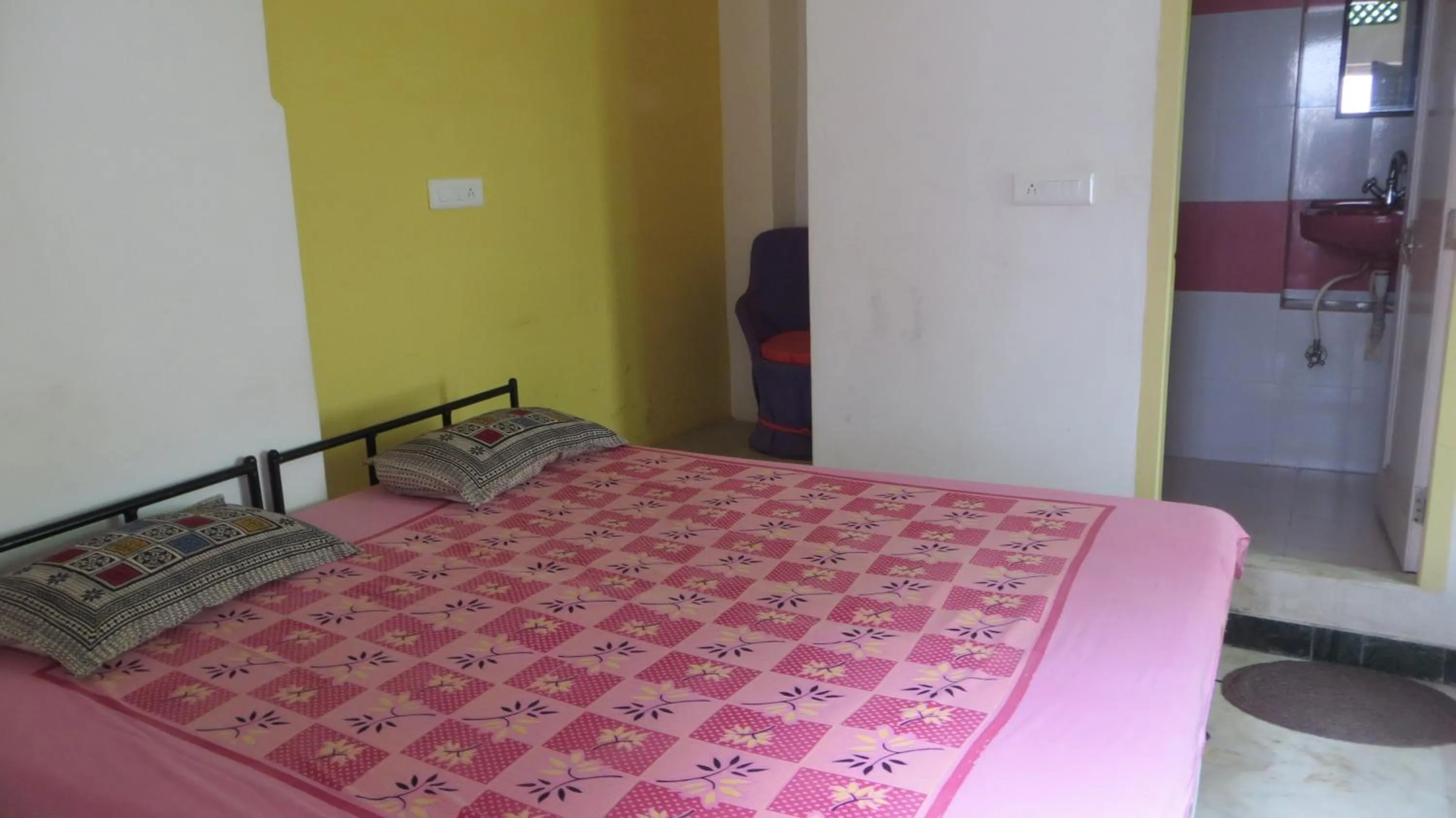 Photo of the whole room, Bed in Udai Haveli Guest House