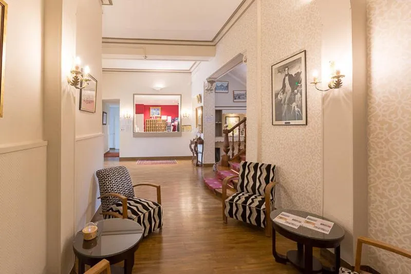 Lobby or reception in Cit'Hotel Le Regina Bordeaux Gare Saint-Jean