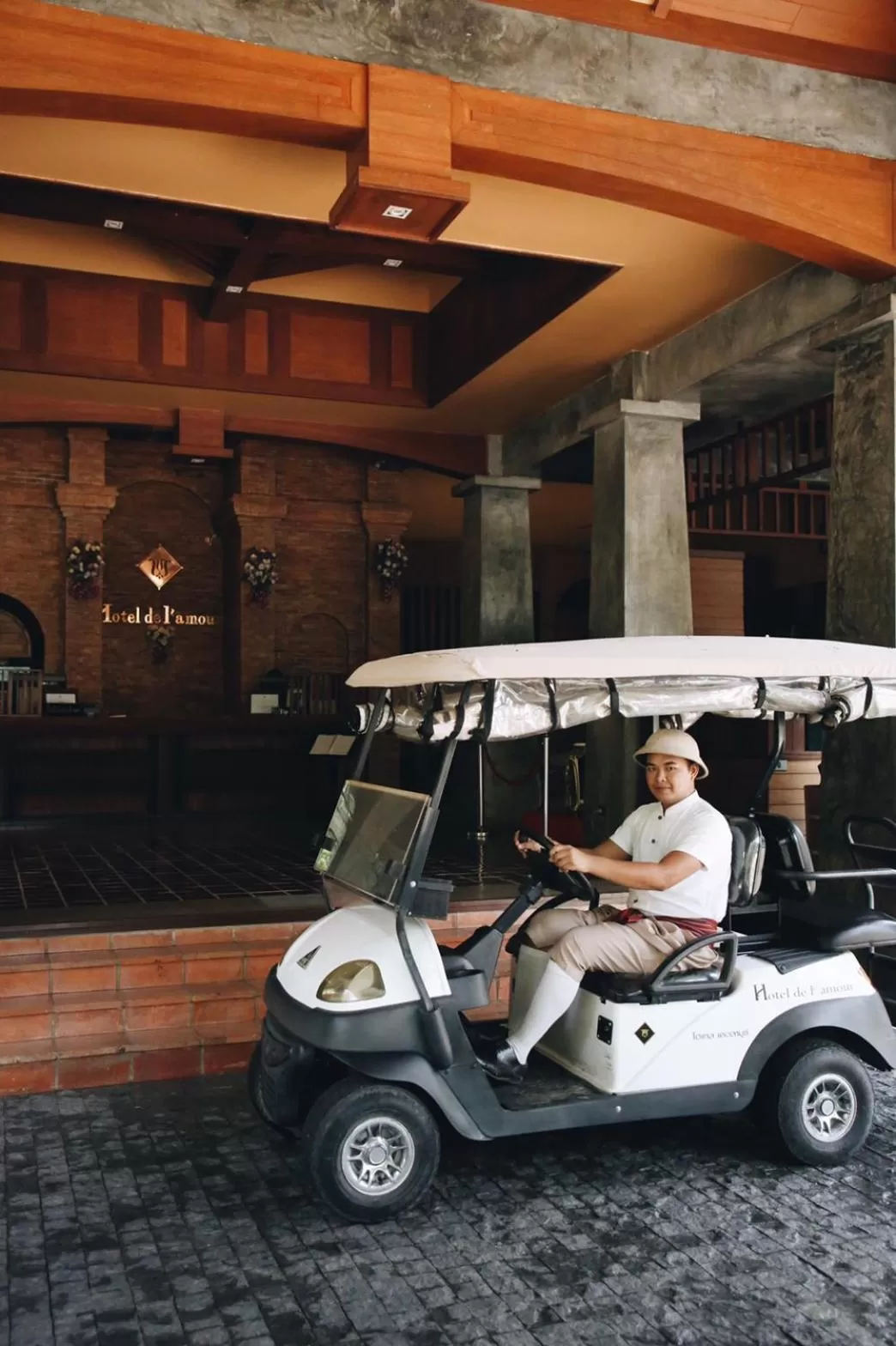Staff in Hotel de l'amour SHA PLUS