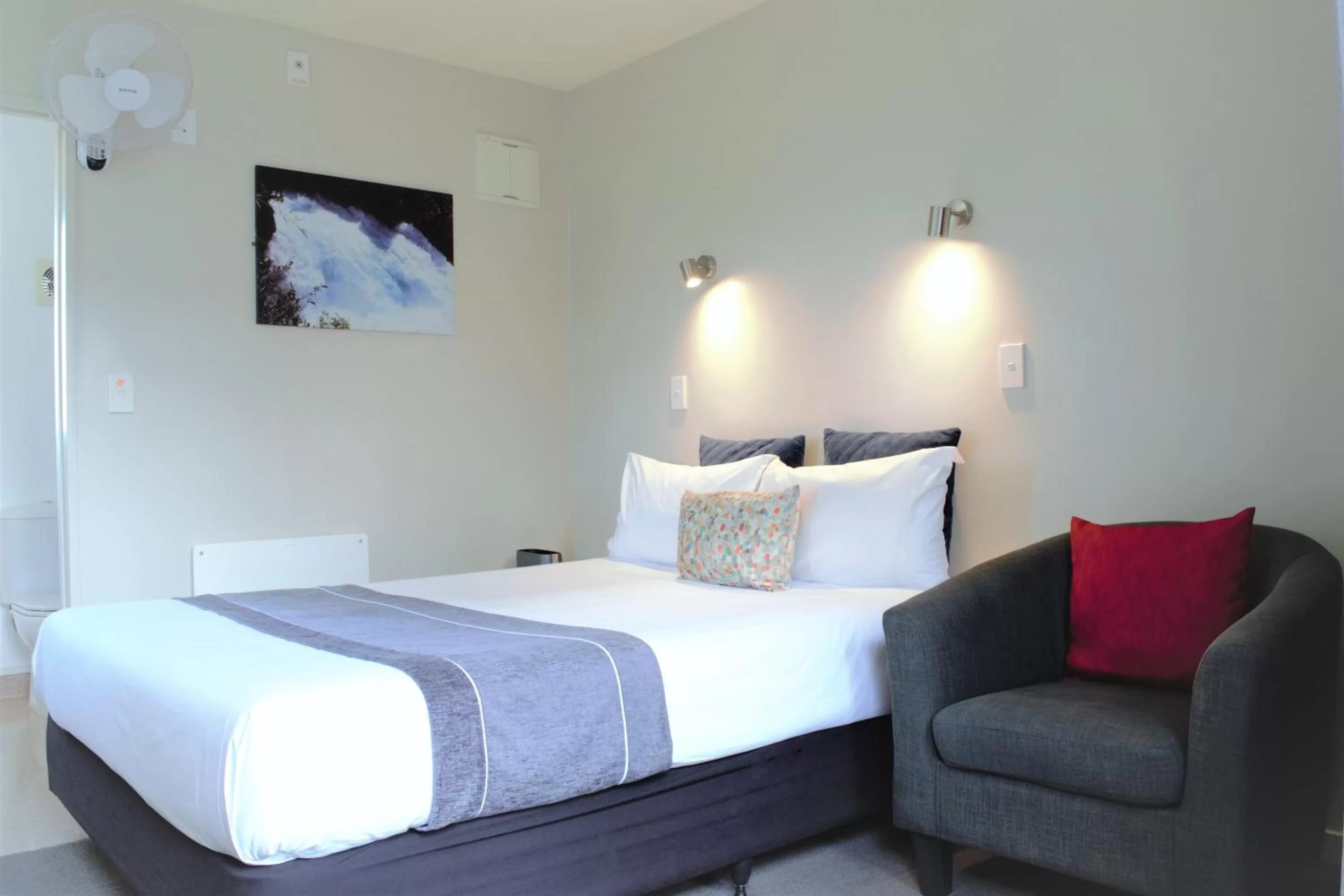 Photo of the whole room, Bed in Bella Vista Taupo