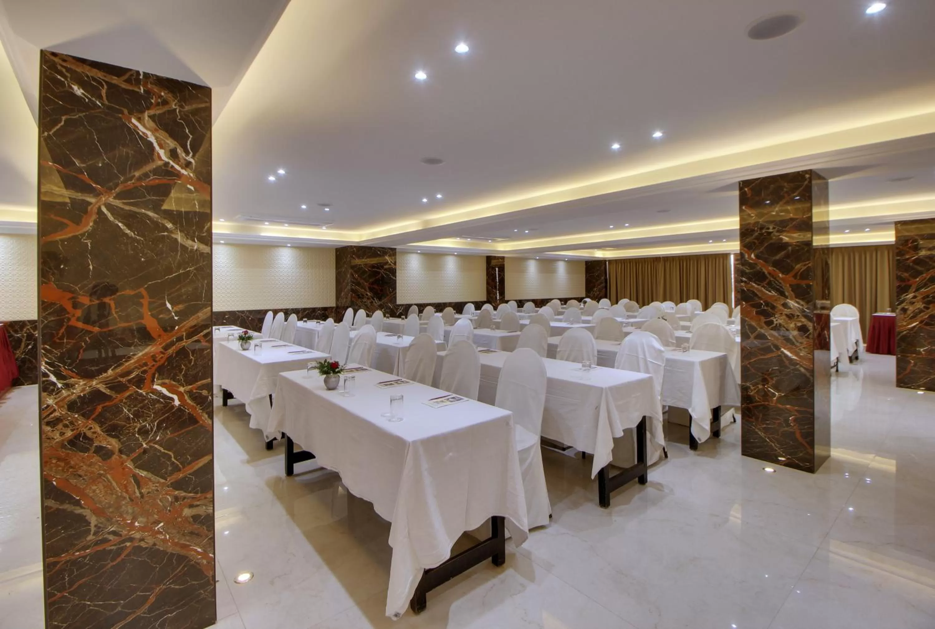 Banquet/Function facilities in West End Hotel Opp Bombay Hospital