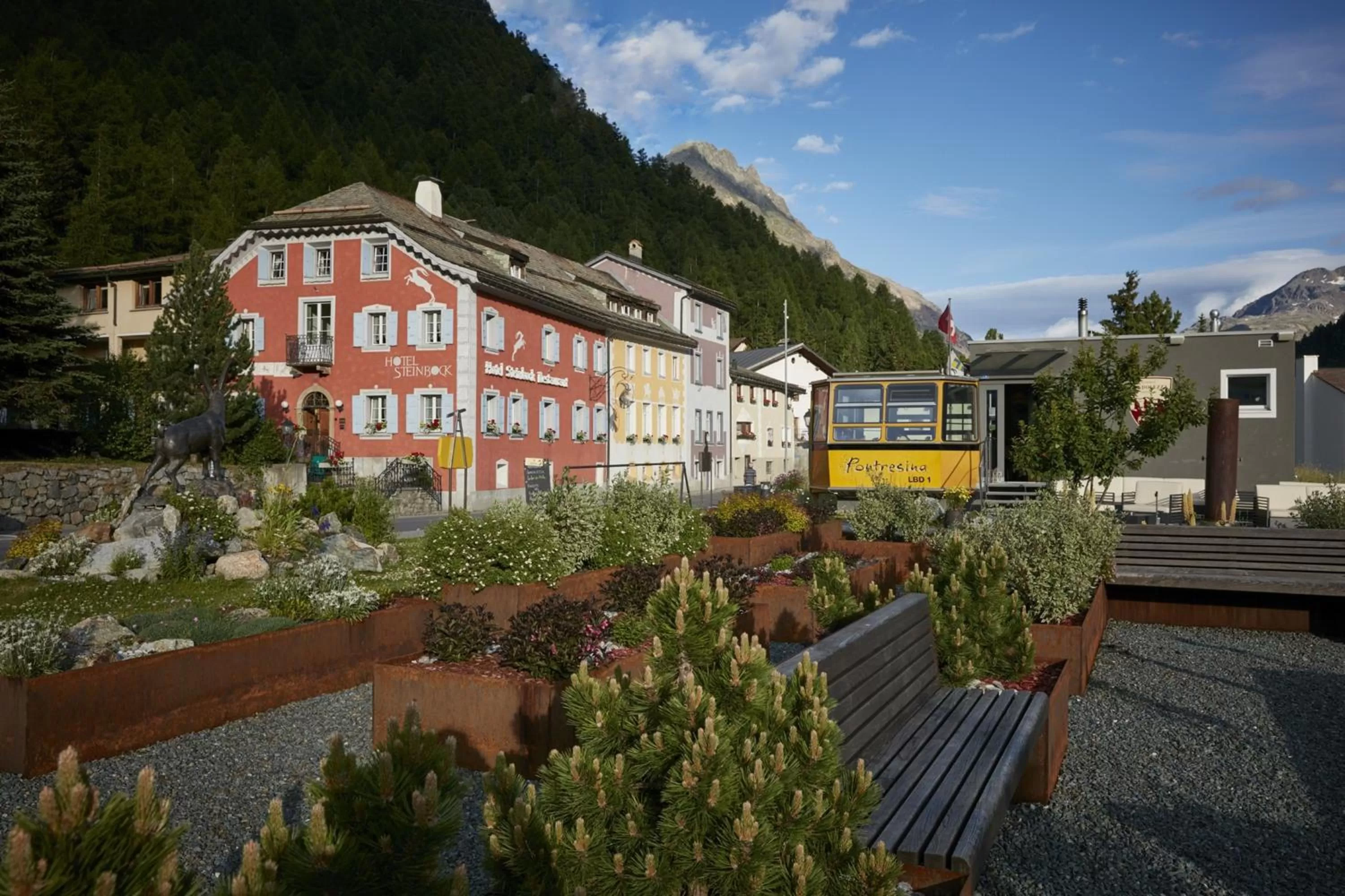 Facade/entrance in Hotel Steinbock Pontresina