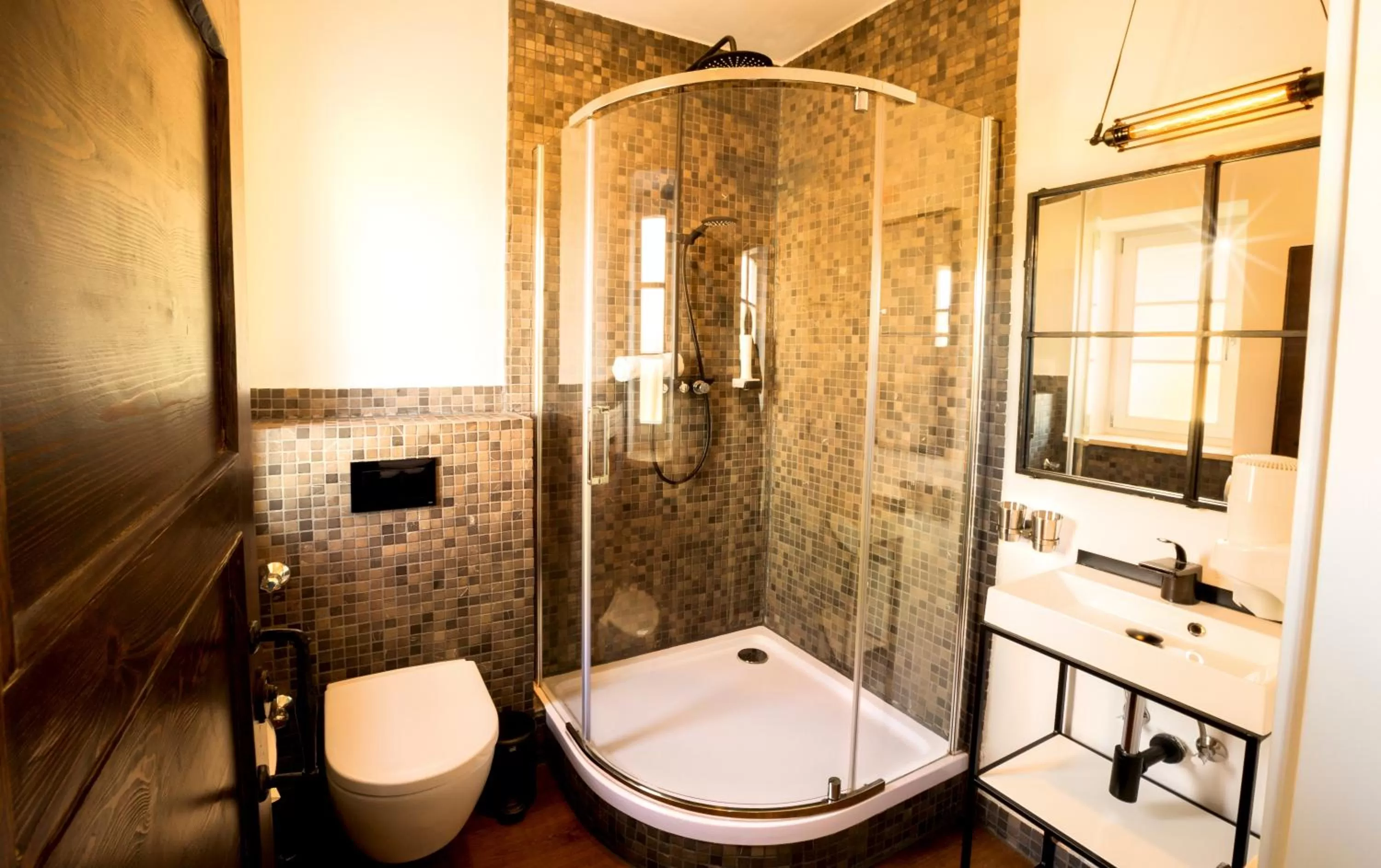 Bathroom in Knast-Hotel Fronfeste