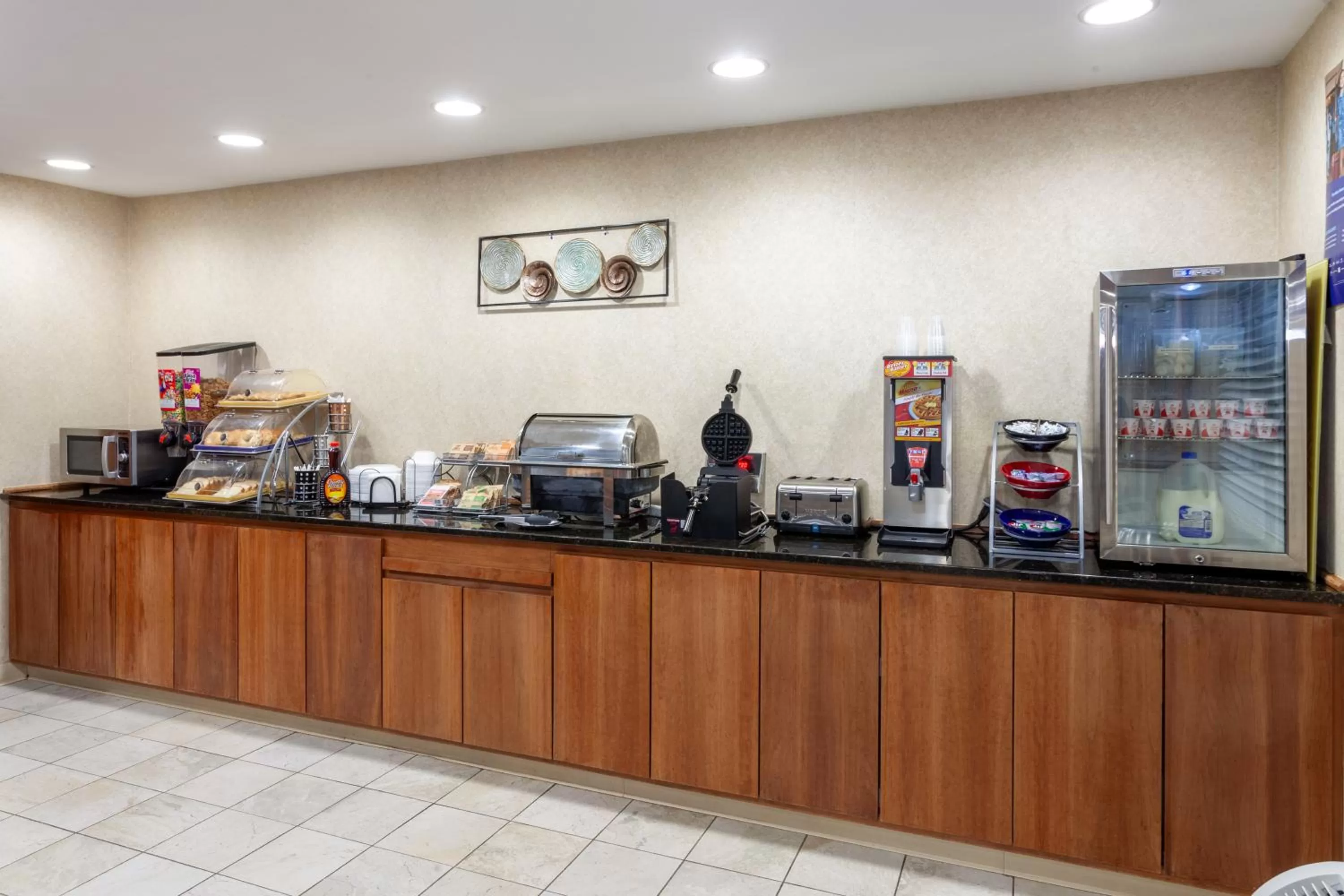 Buffet breakfast in Days Inn by Wyndham Wooster