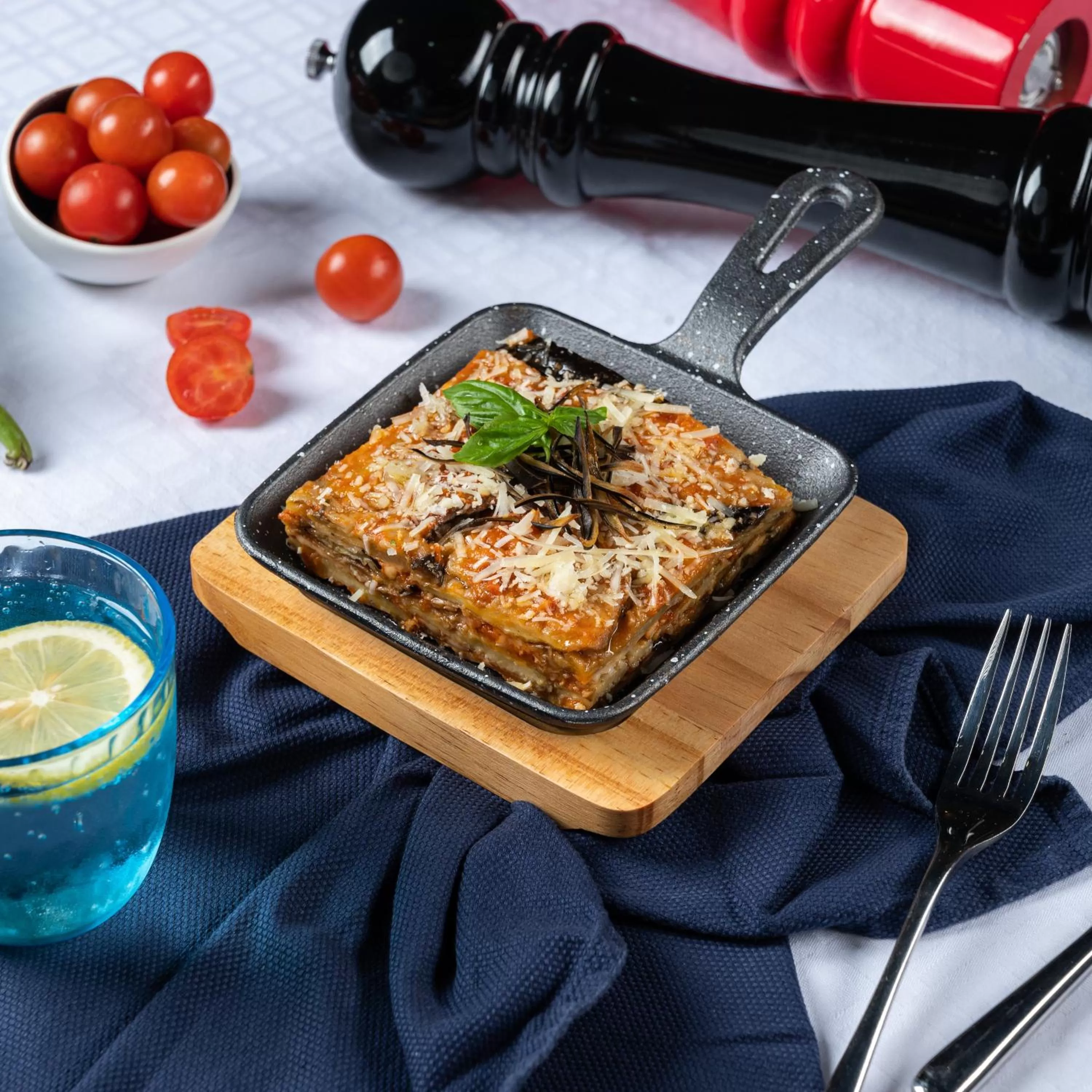 Restaurant/places to eat in Crowne Plaza Dubai Deira by IHG