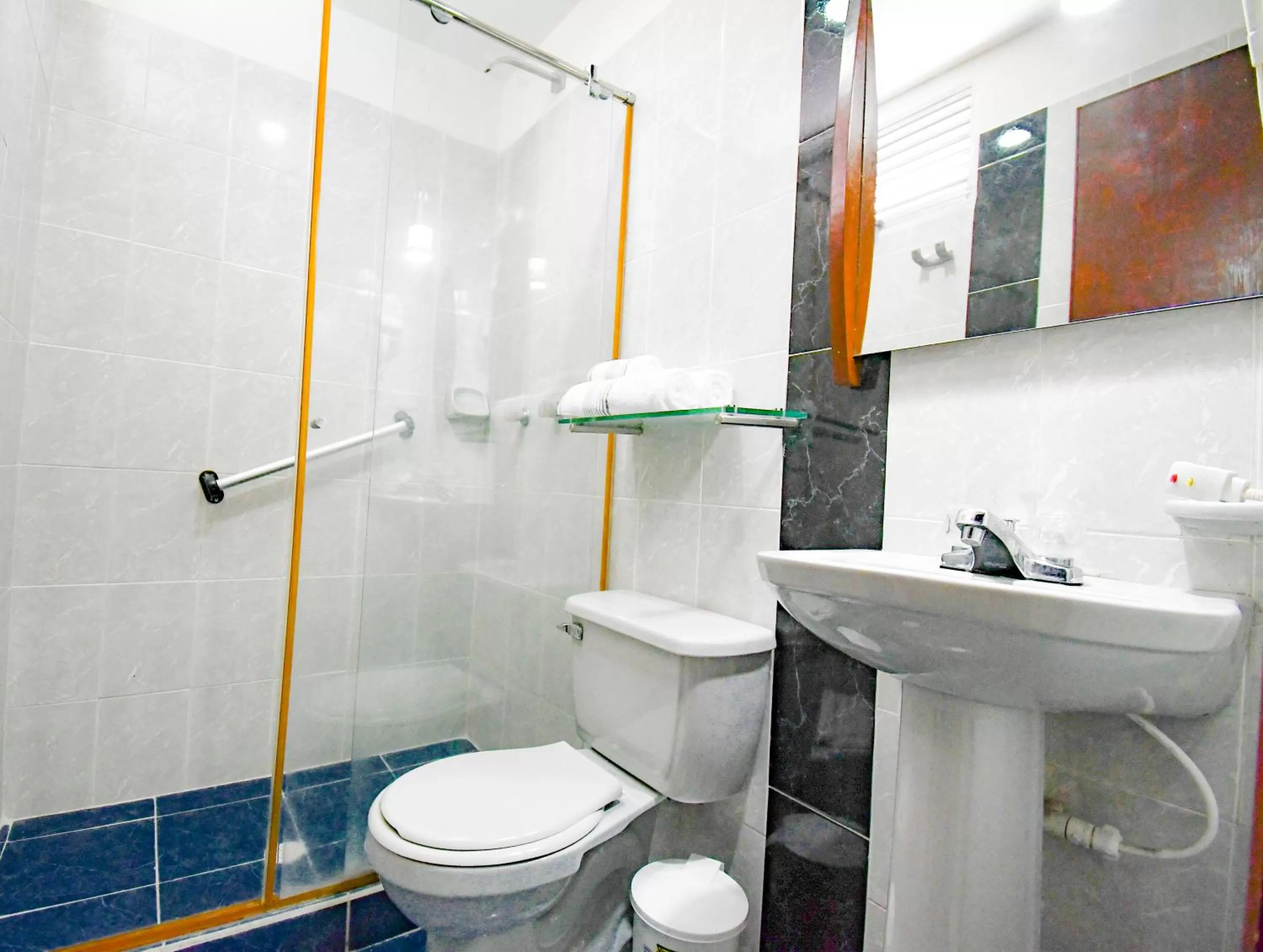 Shower in Hotel Mónaco Armenia