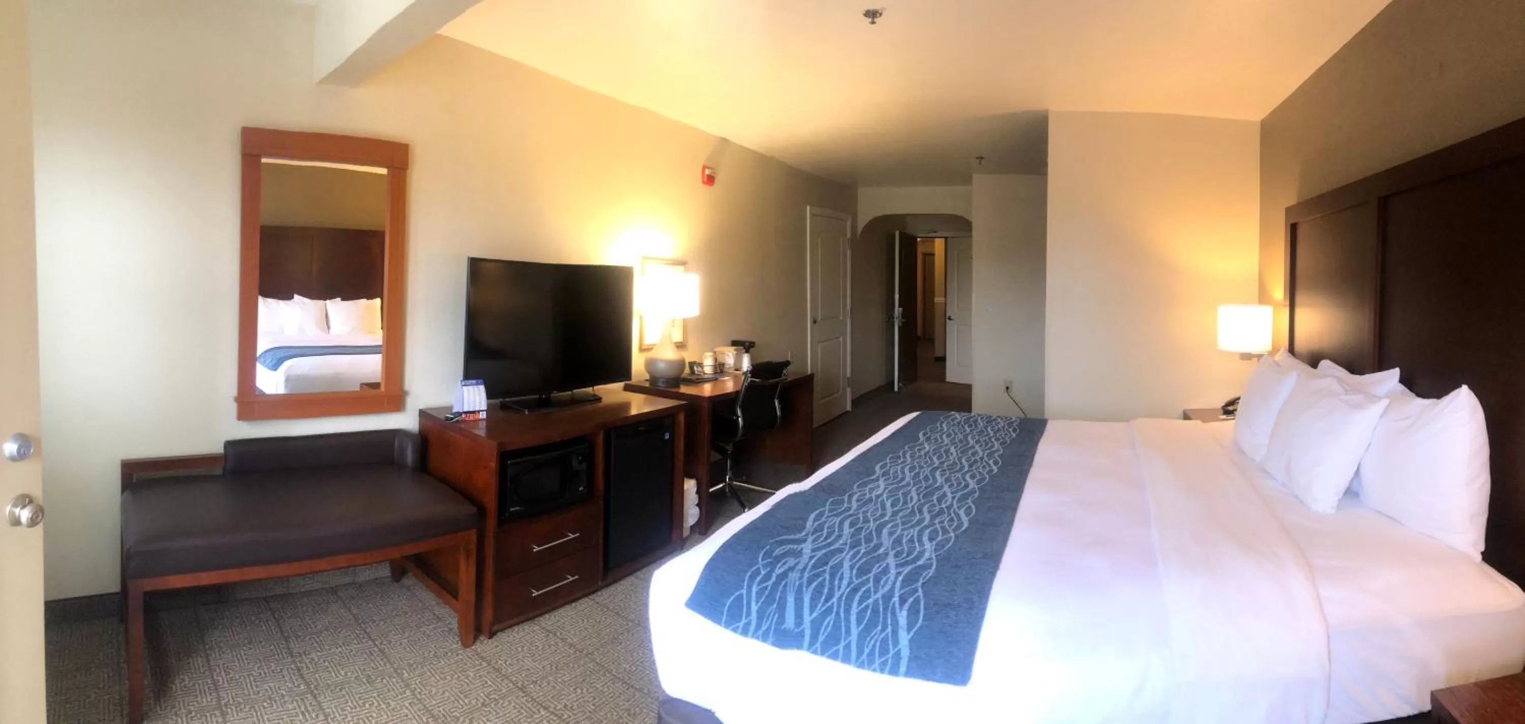 Photo of the whole room, Bed in Comfort Inn & Suites Ukiah Mendocino County