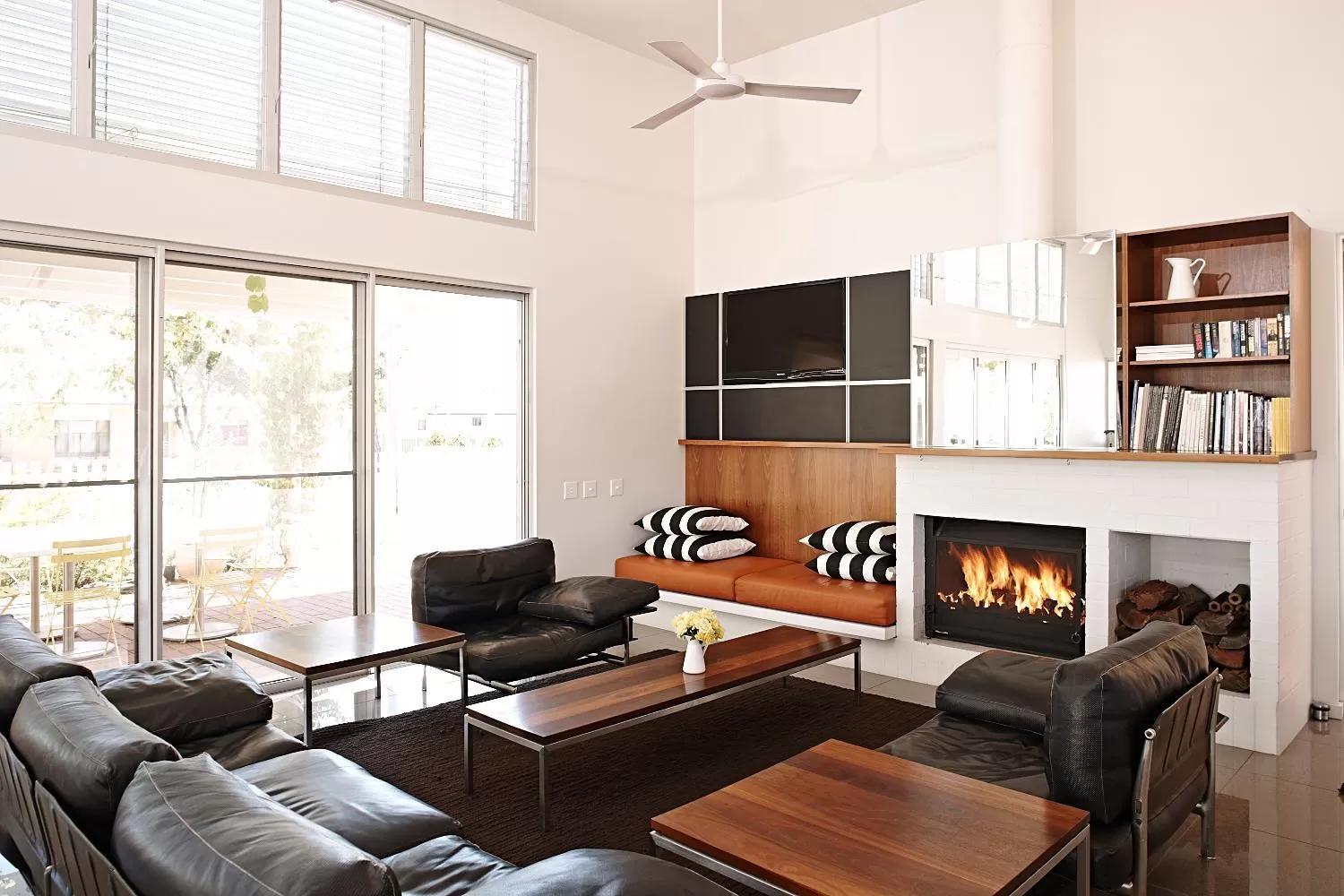 Communal lounge/ TV room in The Horatio Motel Mudgee