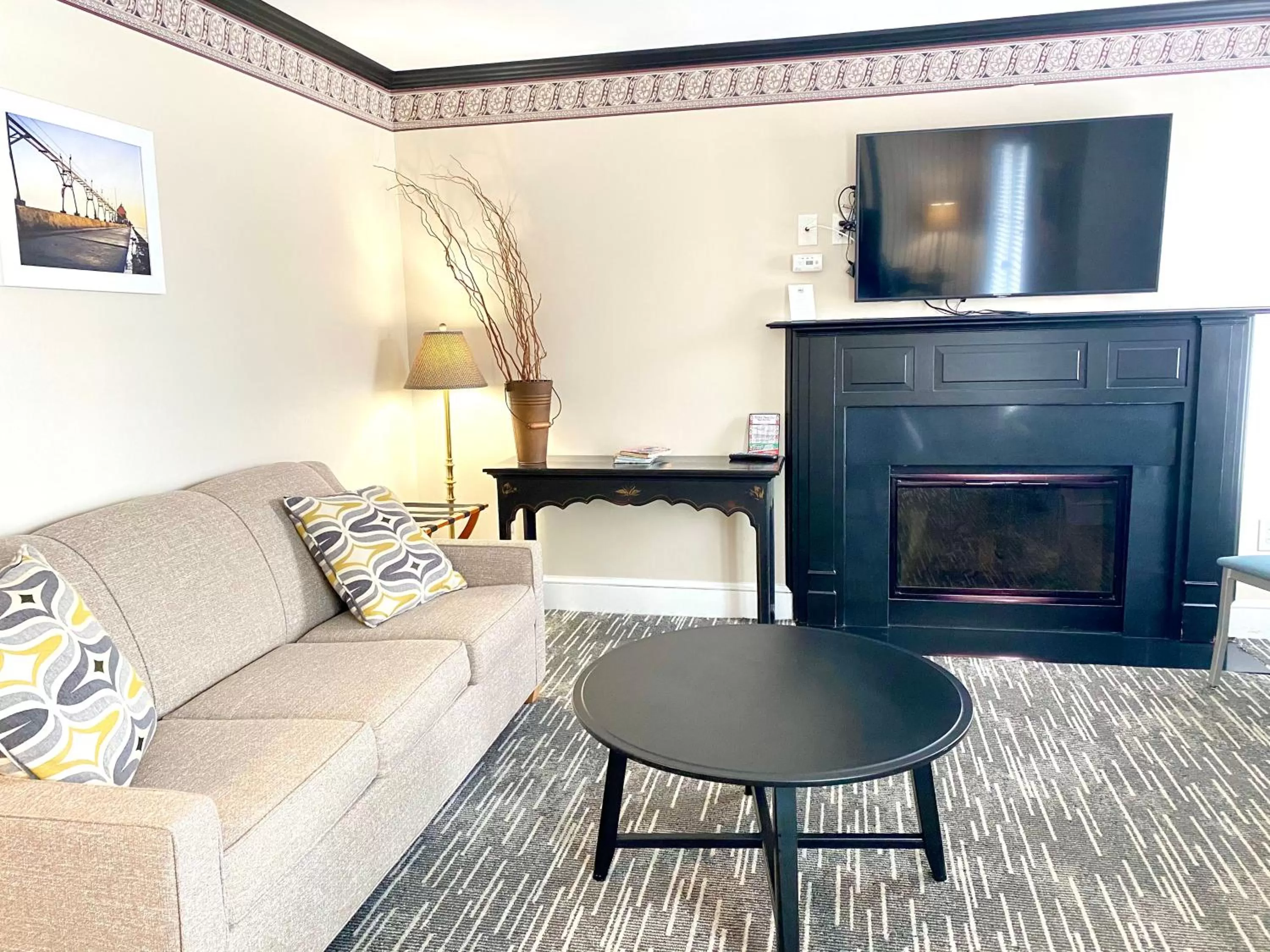 Seating area in Harbor House Inn