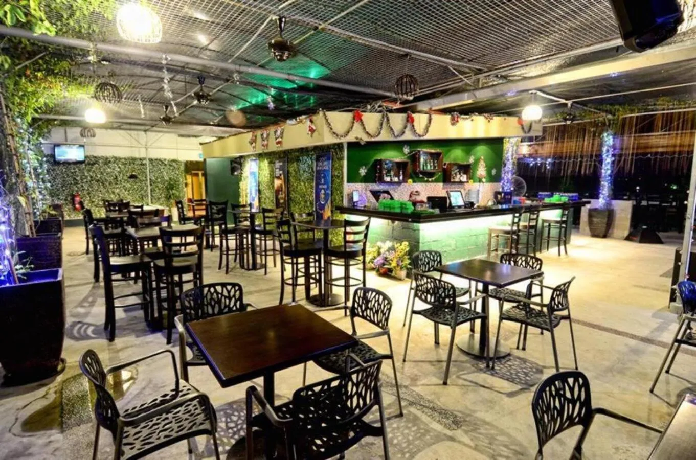 Restaurant/places to eat in Hotel Nusa CT