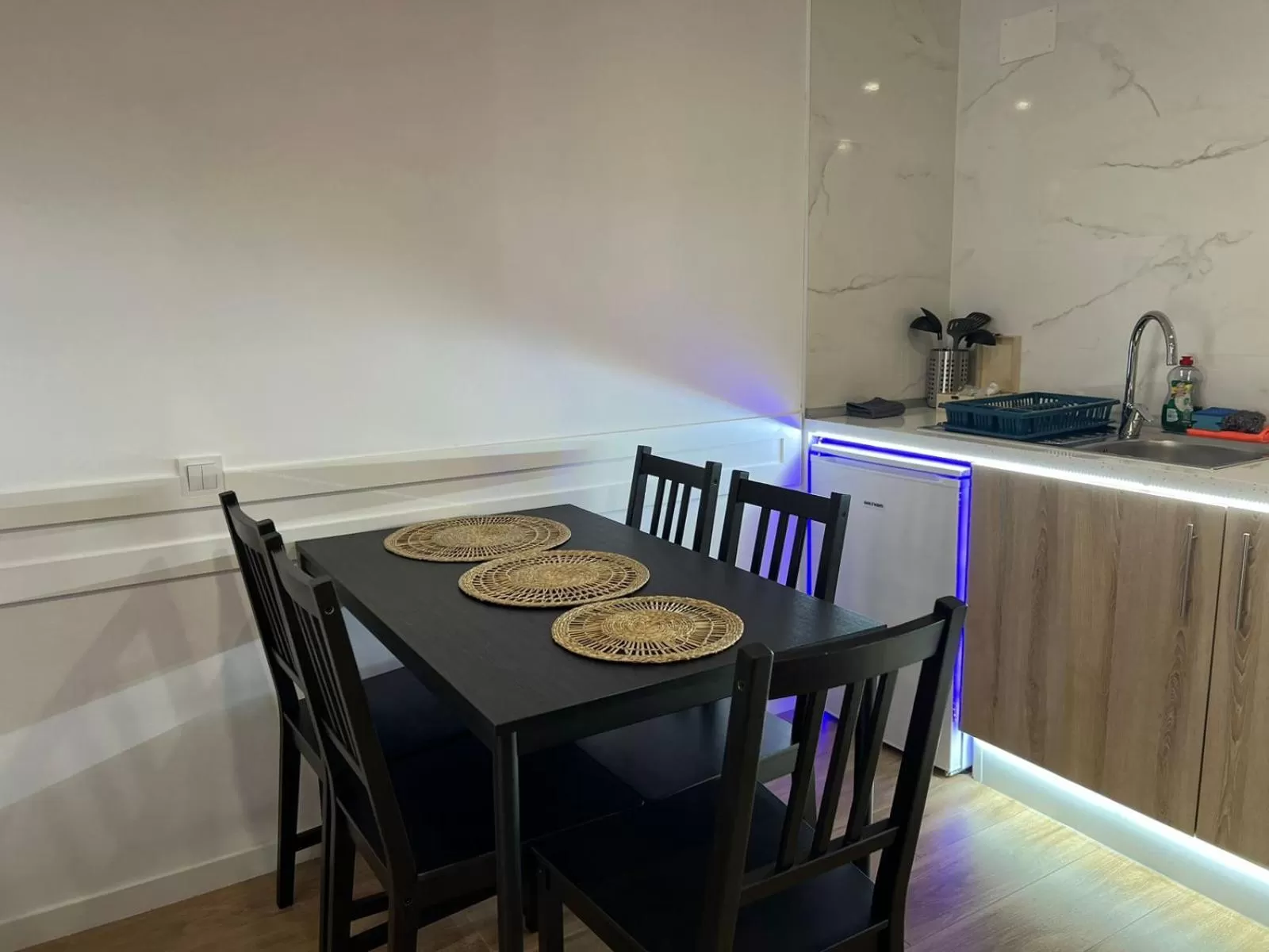 Dining area in Carbonell 1