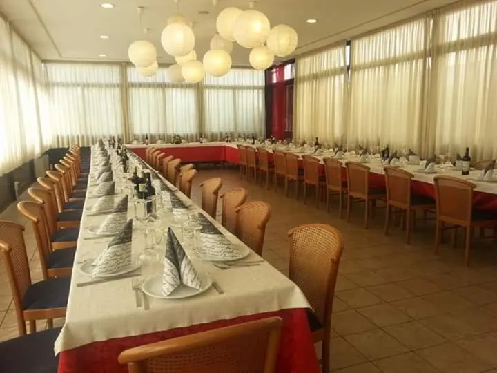 Restaurant/places to eat in Cavalieri del Tau