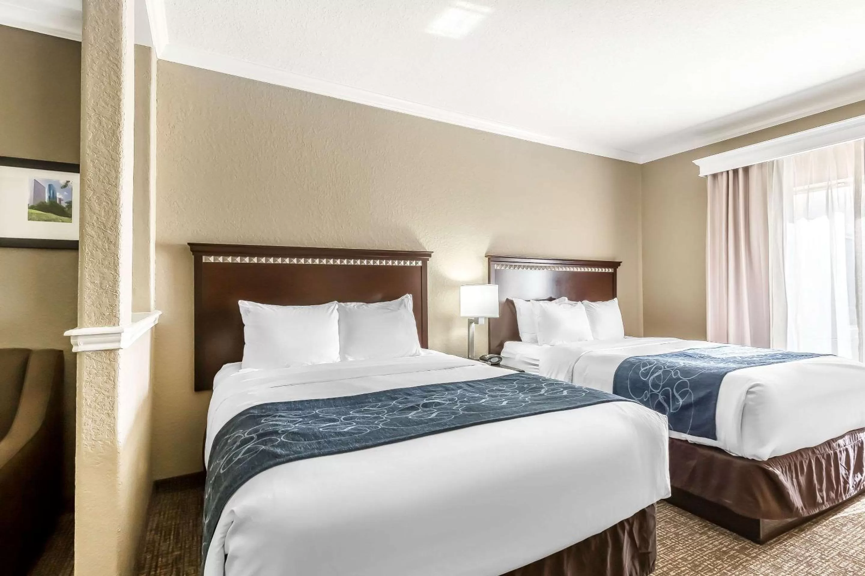 Photo of the whole room, Bed in Comfort Suites Houston IAH Airport - Beltway 8