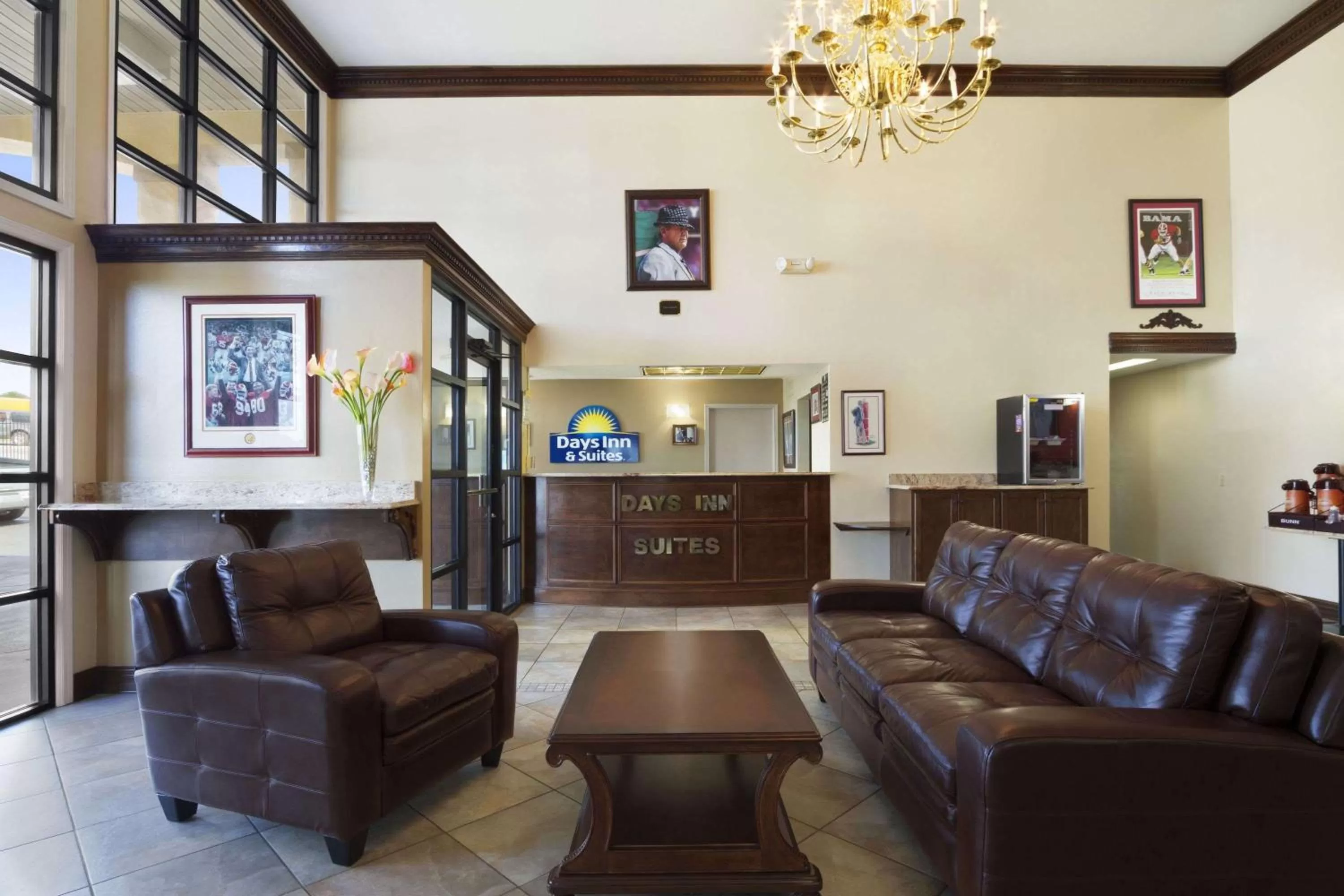 Lobby or reception in Days Inn & Suites by Wyndham Tuscaloosa - Univ. of Alabama