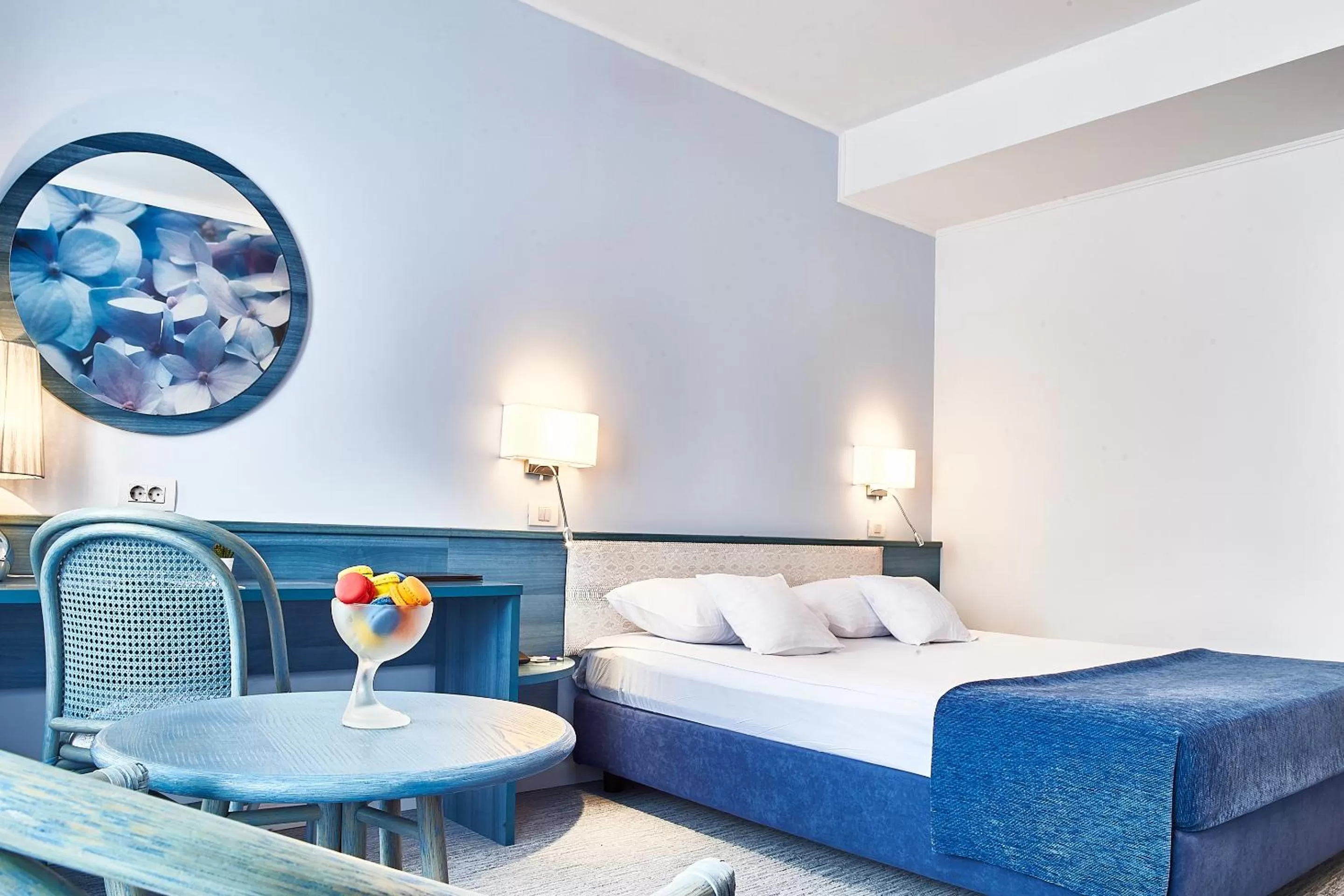 Photo of the whole room, Bed in Continental Forum Arad