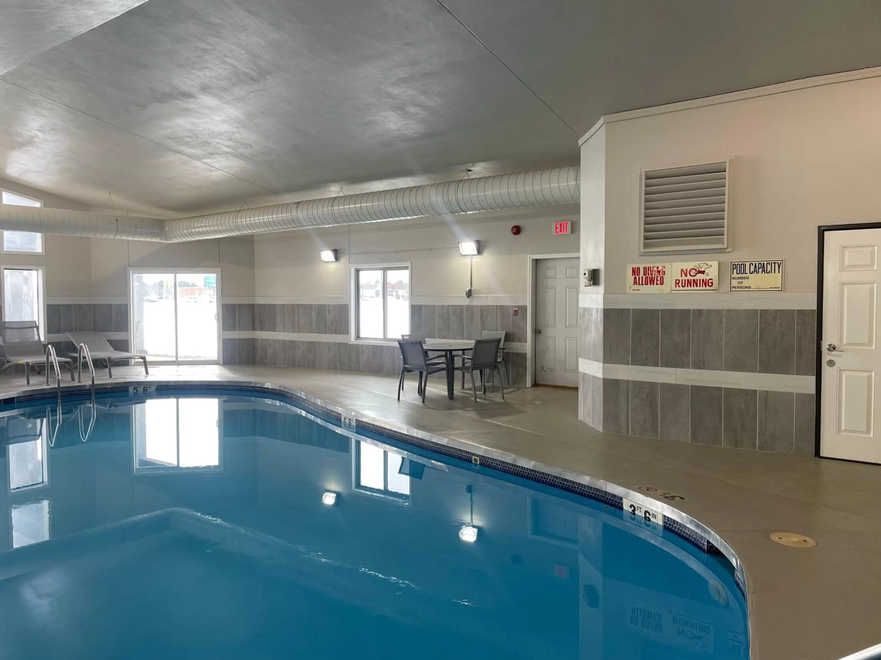 Swimming pool in Clarion Pointe Tomah