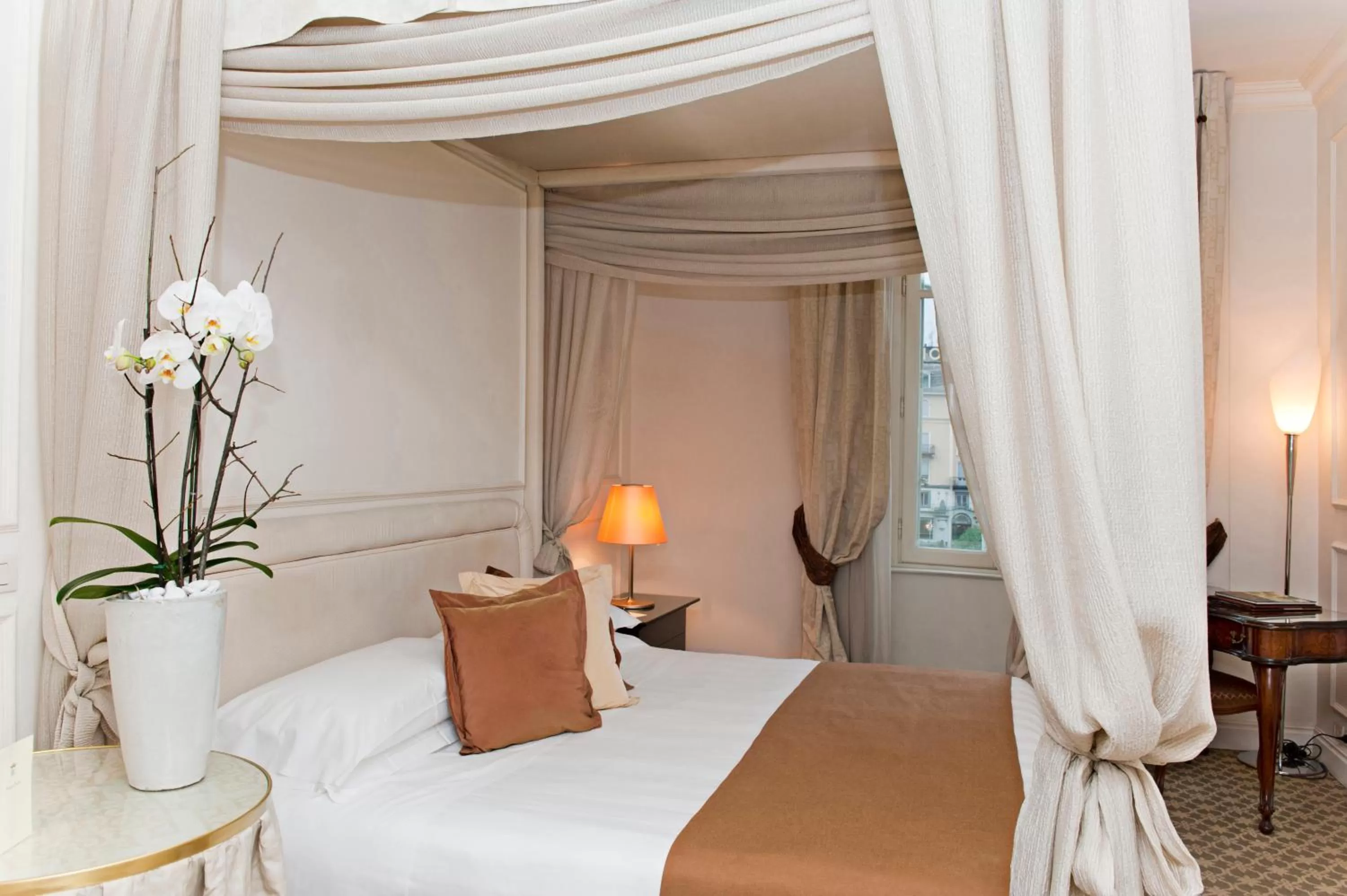 Photo of the whole room, Bed in Albergo Terminus