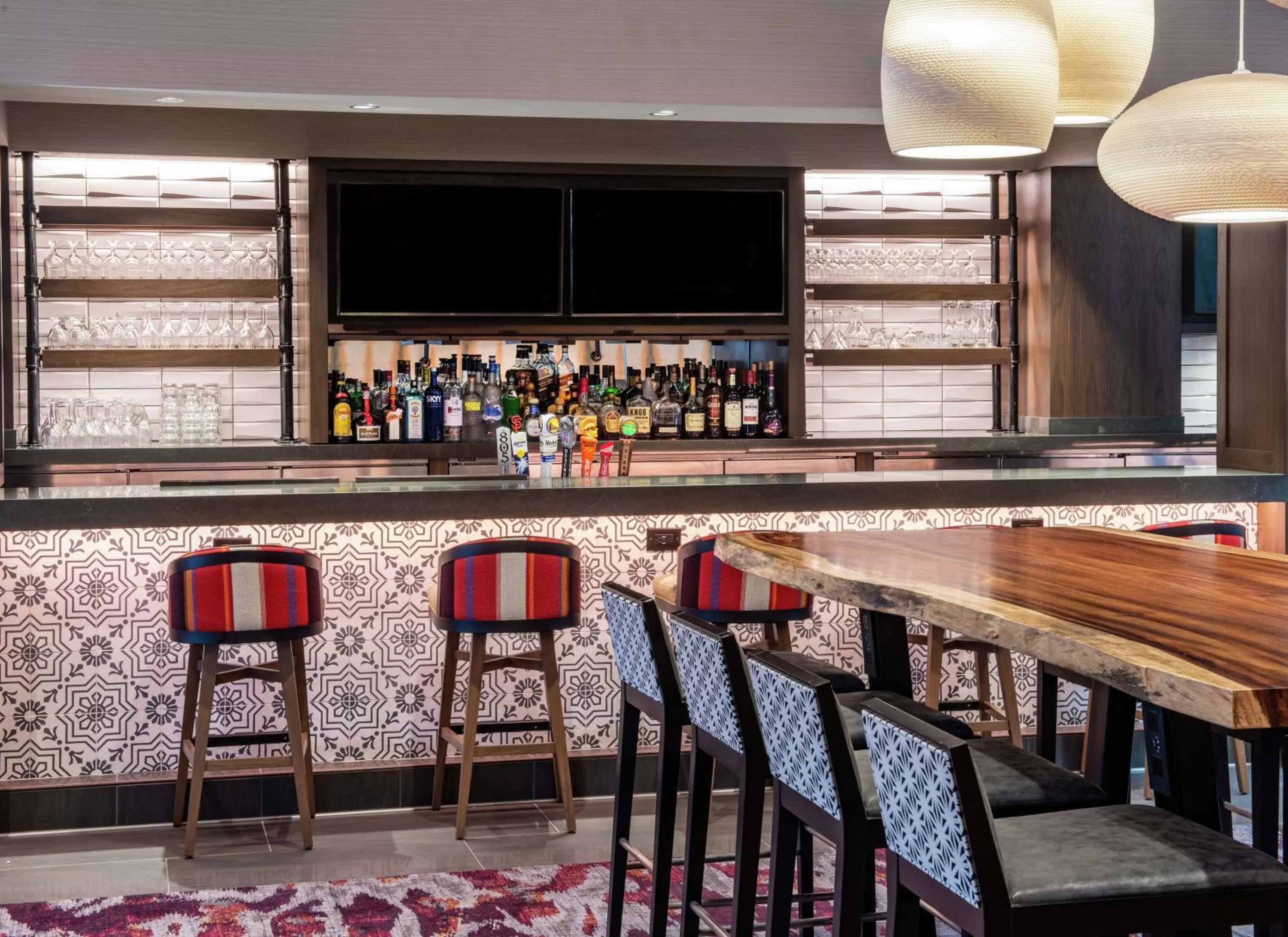 Lounge or bar in Embassy Suites by Hilton Walnut Creek