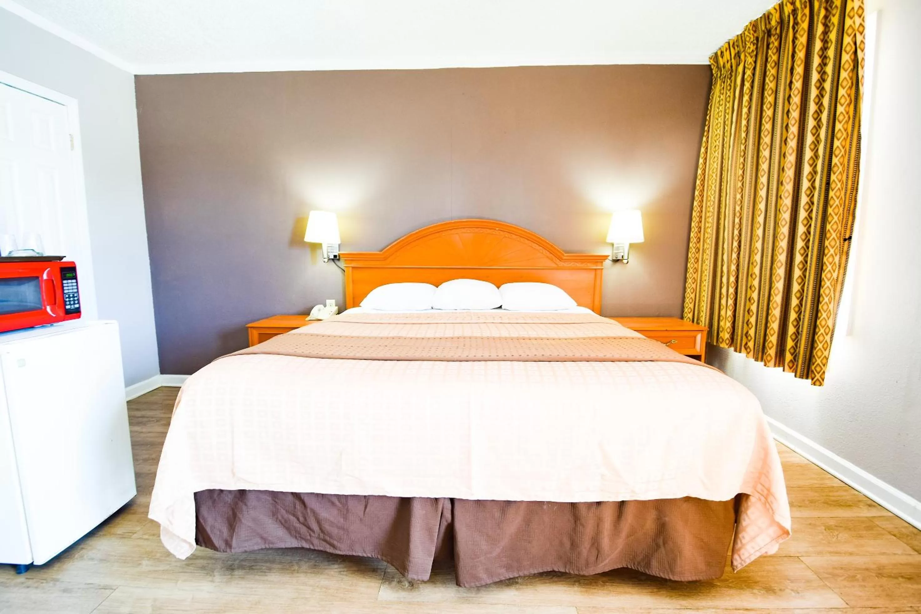 Bed in Economy Inn Beebe