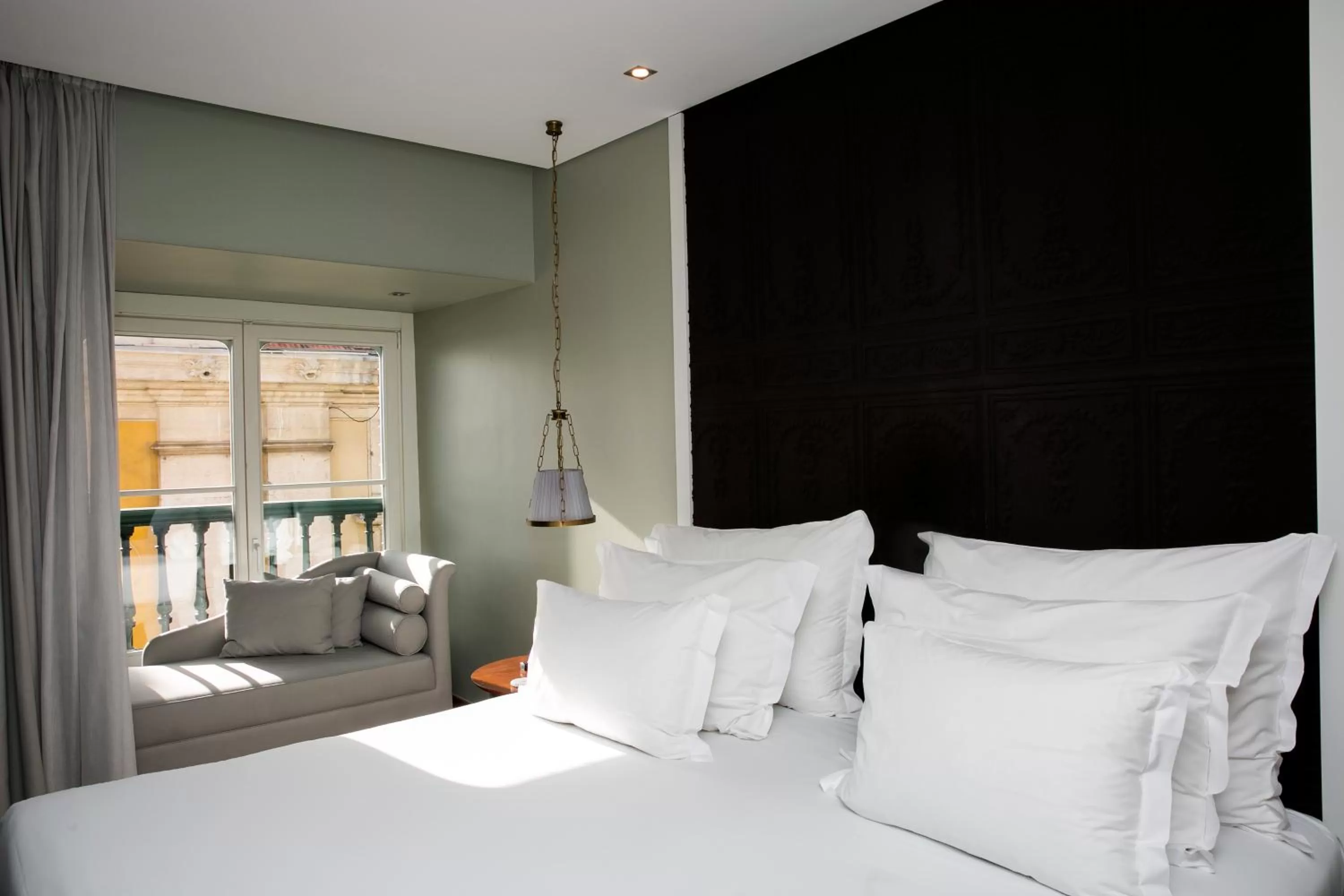 Bed in Pousada de Lisboa - Small Luxury Hotels Of The World