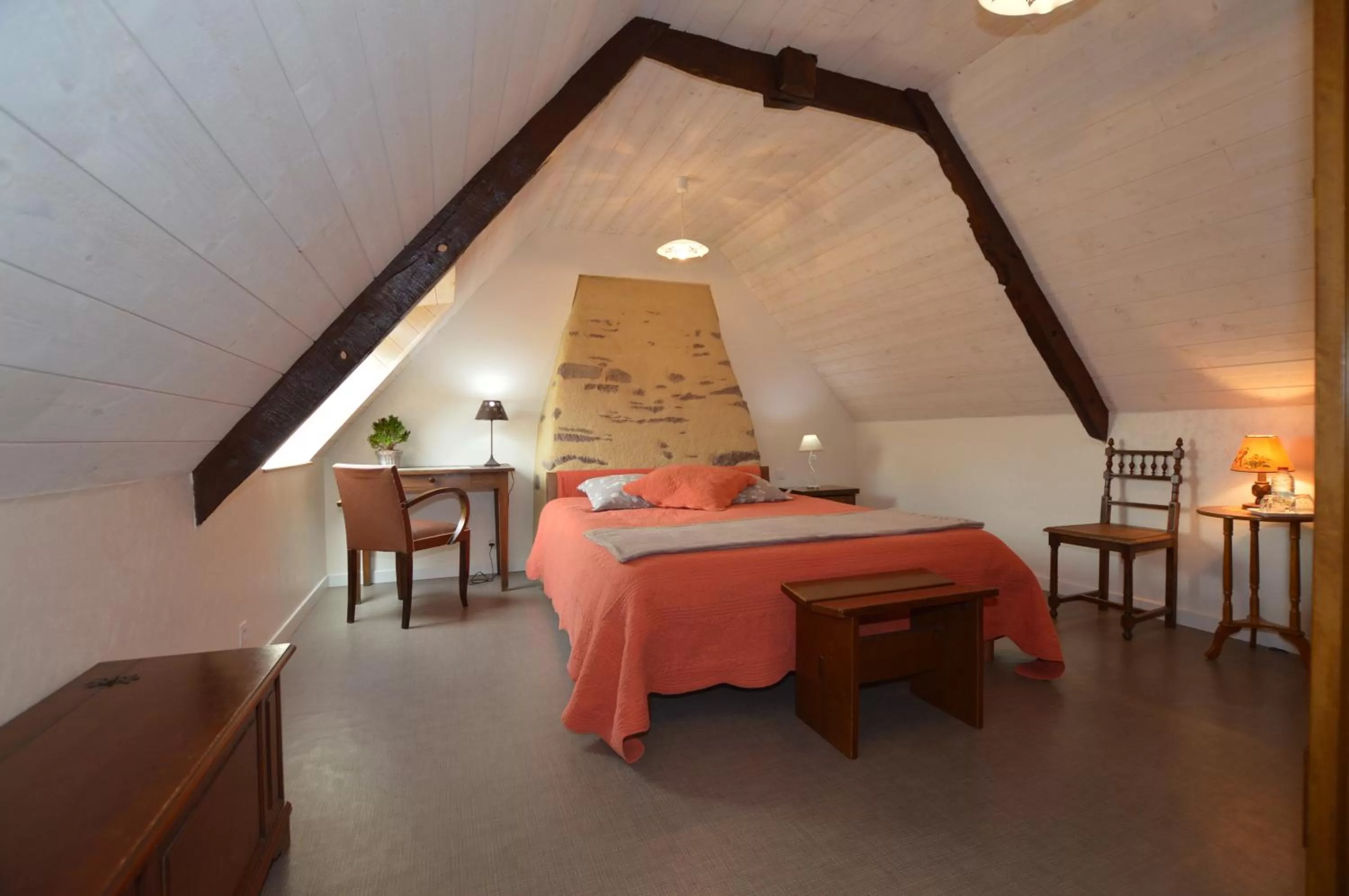 Photo of the whole room in Chambres d'hôtes La Fontaine Garel