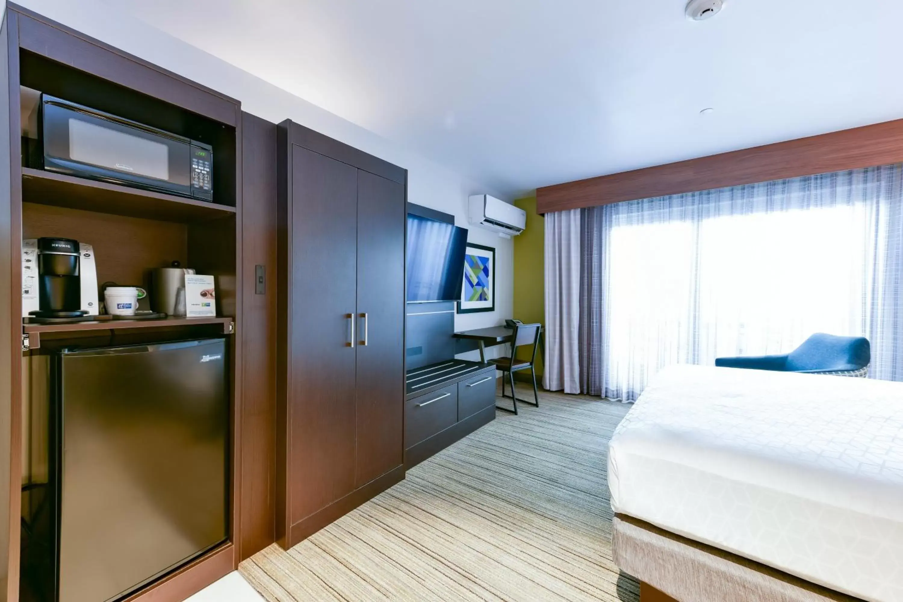 Queen Room in Holiday Inn Express Mill Valley - Sausalito Area, an IHG Hotel Queen Room in Holiday Inn Express Mill Valley - Sausalito Area, an IHG Hotel