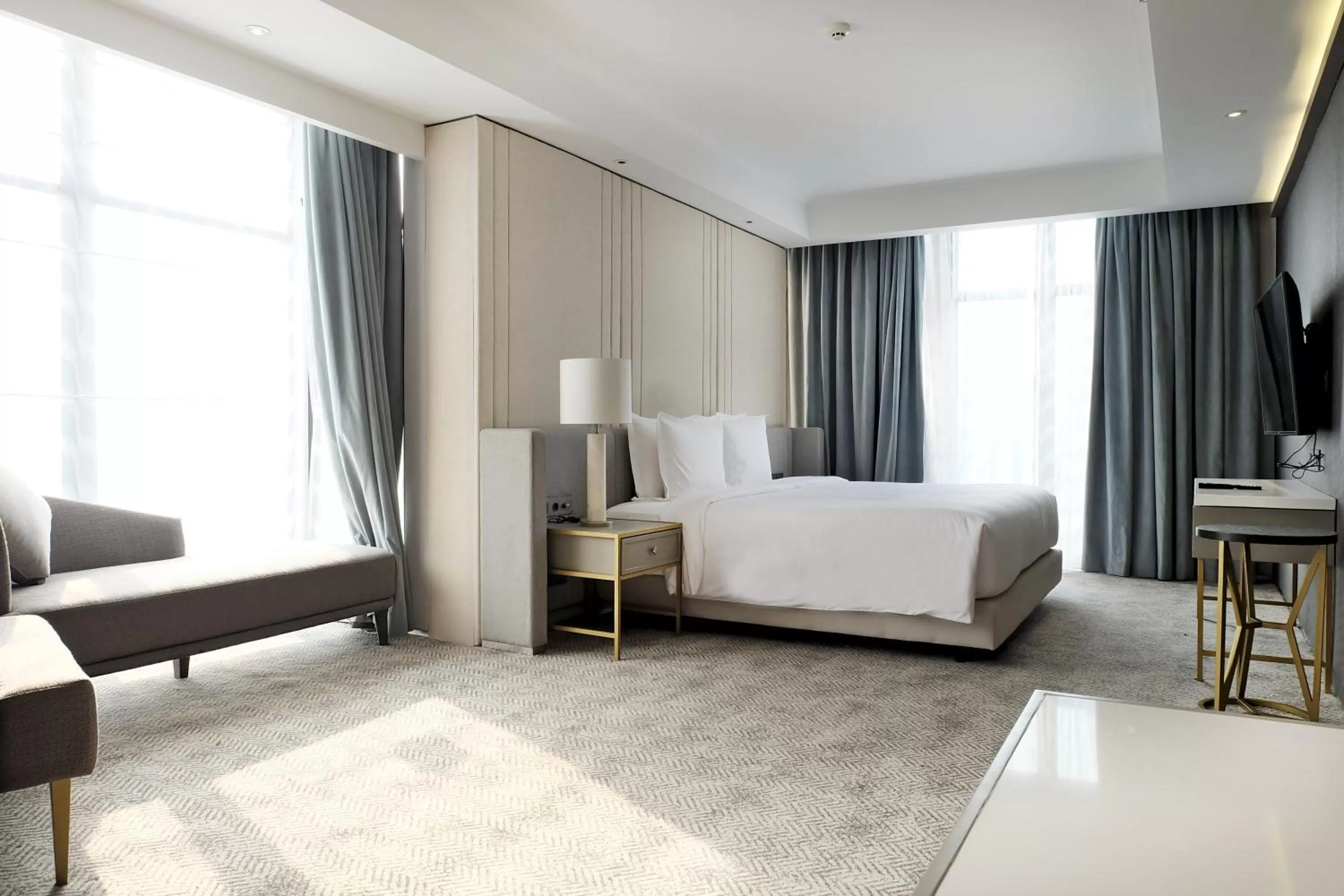Bed in Goodrich Suites, Jakarta