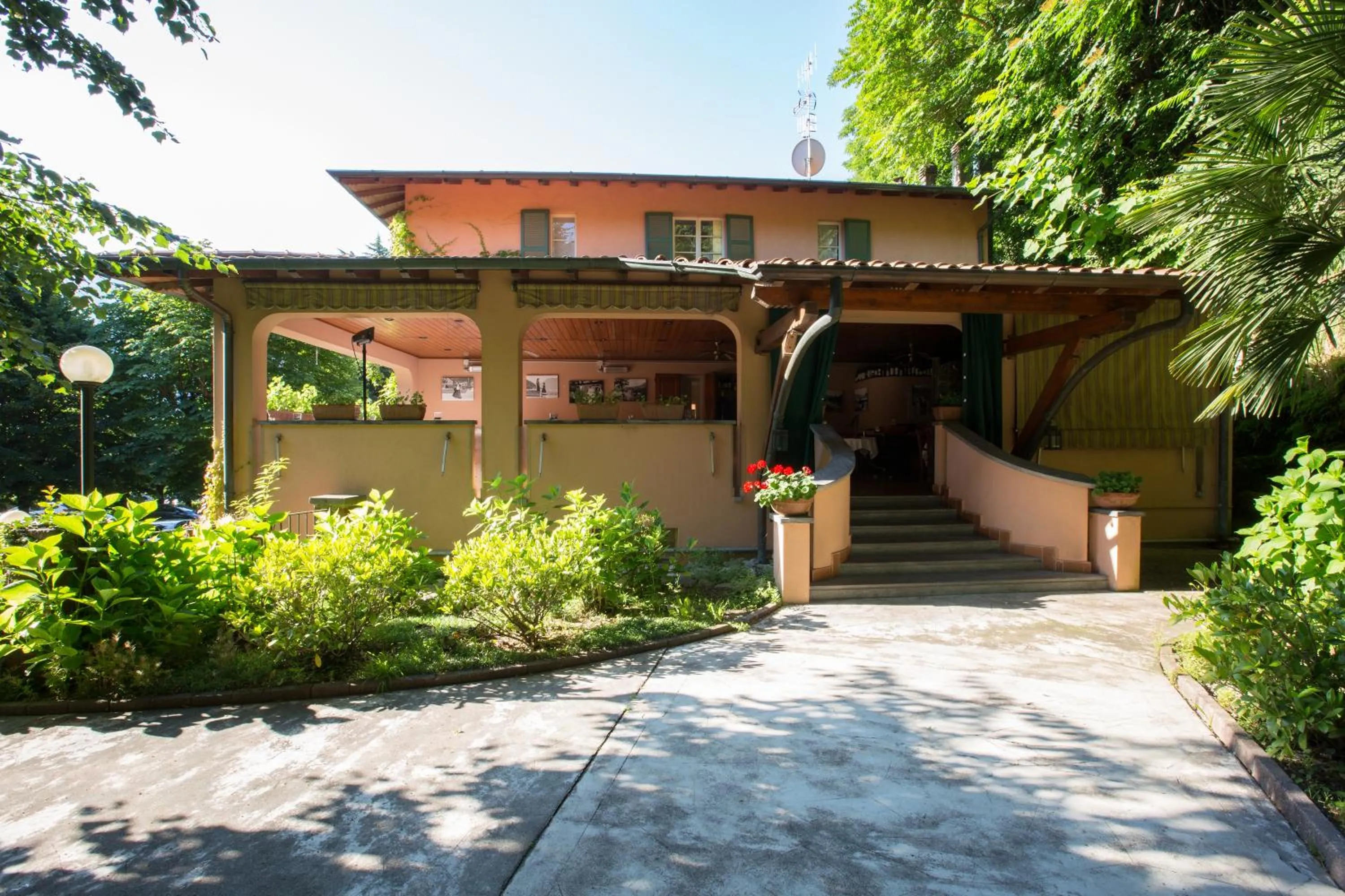 Facade/entrance in Hotel Terzo Crotto