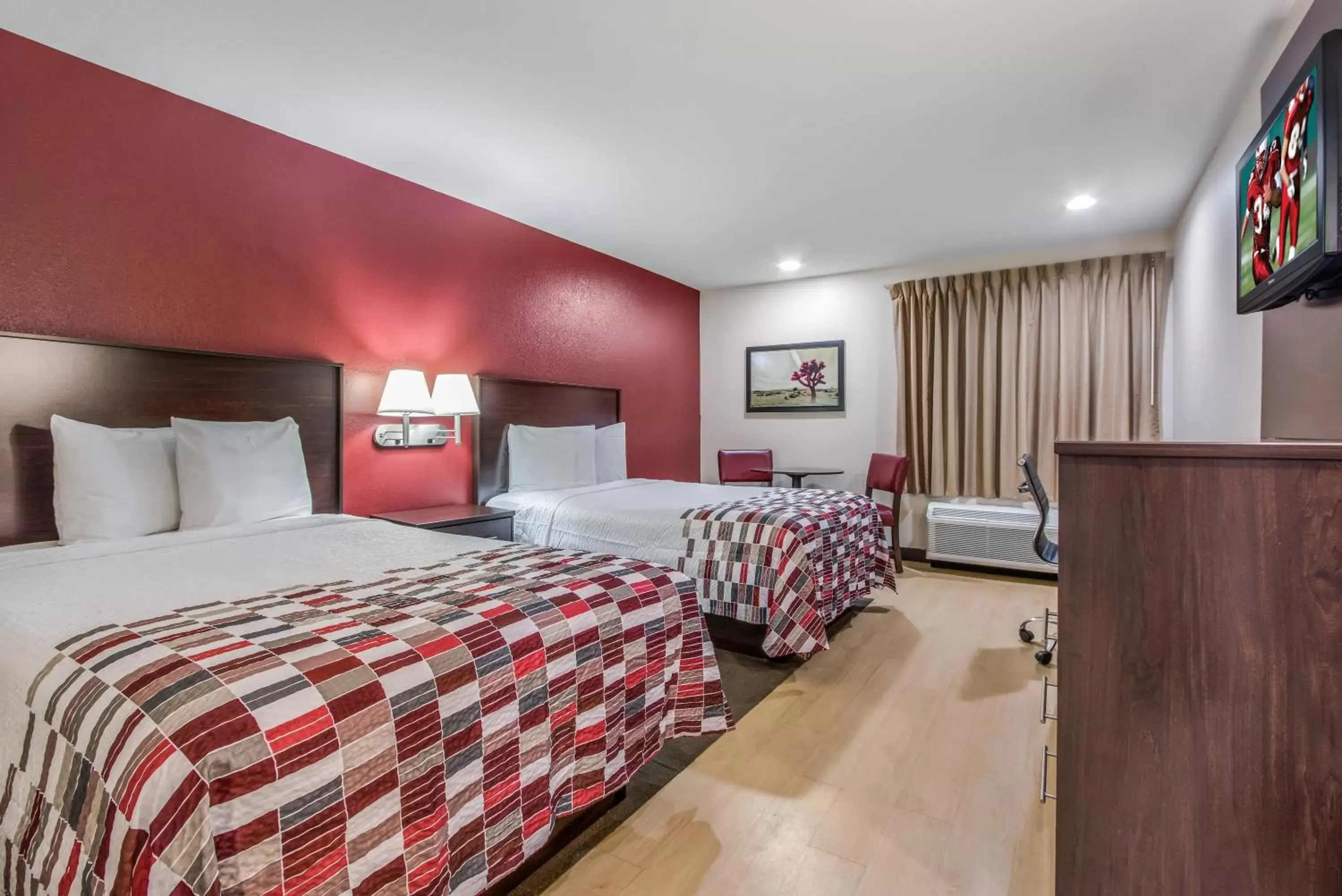 Standard Room with Two Double Beds Smoke Free in Red Roof Inn Phoenix North - Deer Valley - Bell Rd Standard Room with Two Double Beds Smoke Free in Red Roof Inn Phoenix North - Deer Valley - Bell Rd