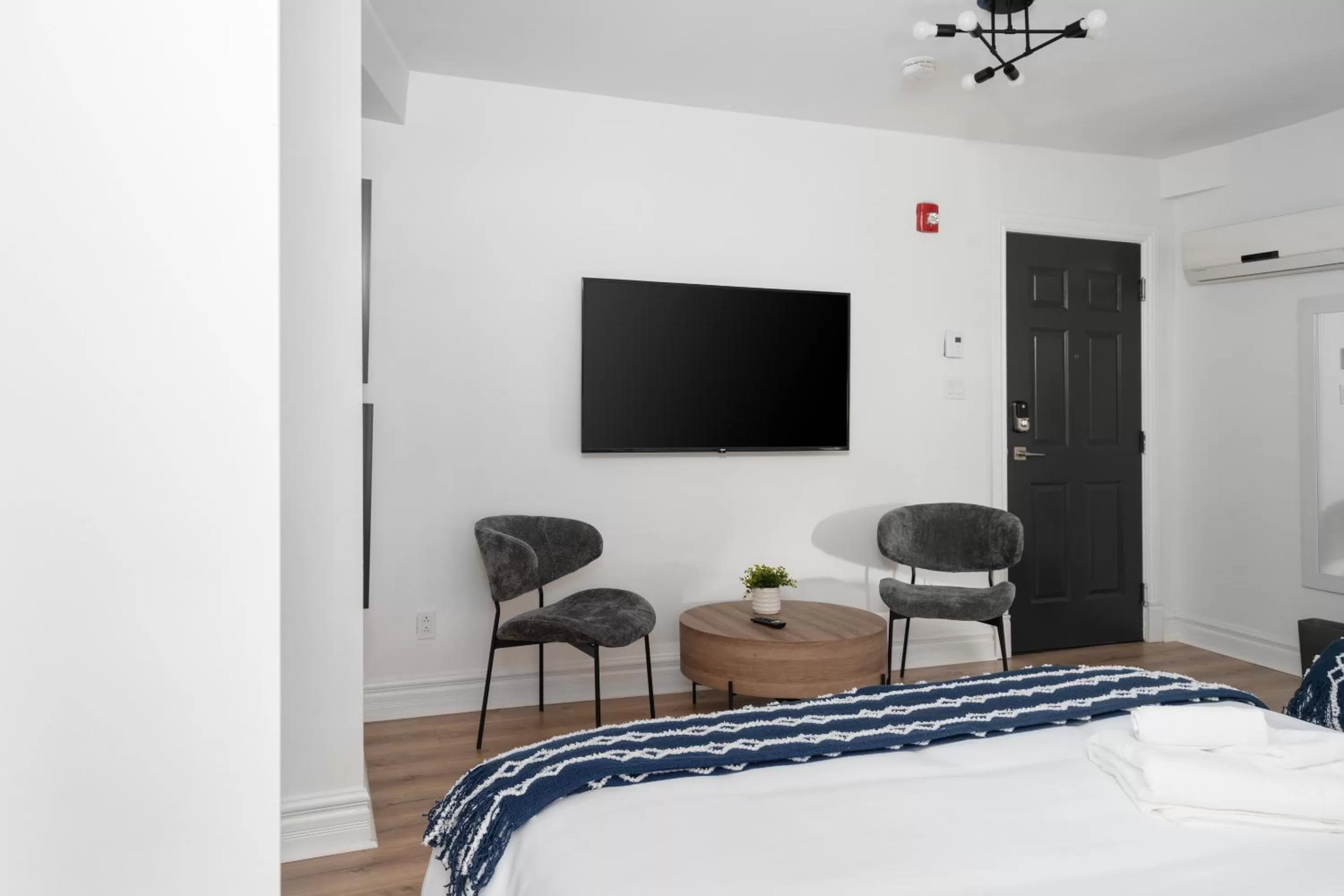 TV/Entertainment Center in Le Penfield Par Nomade MTL