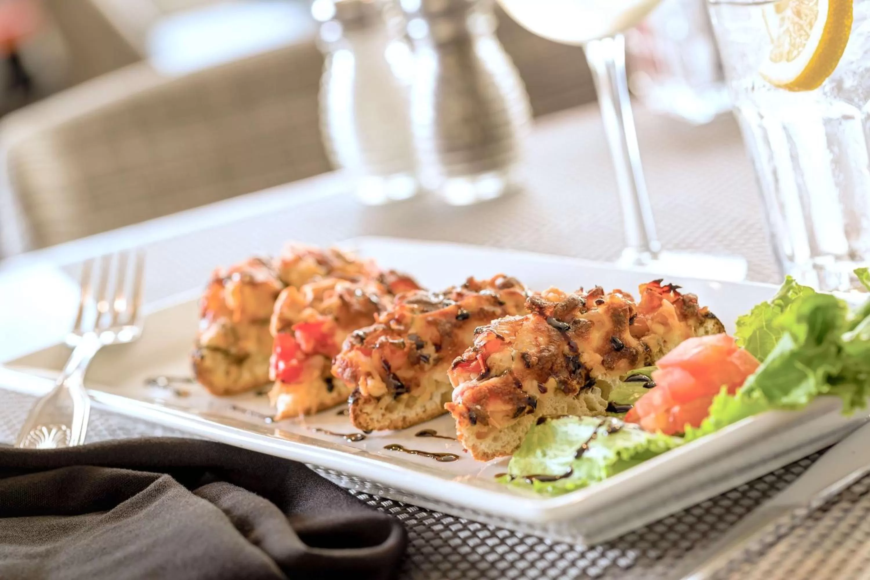 Lounge or bar in DoubleTree by Hilton Boston-Rockland