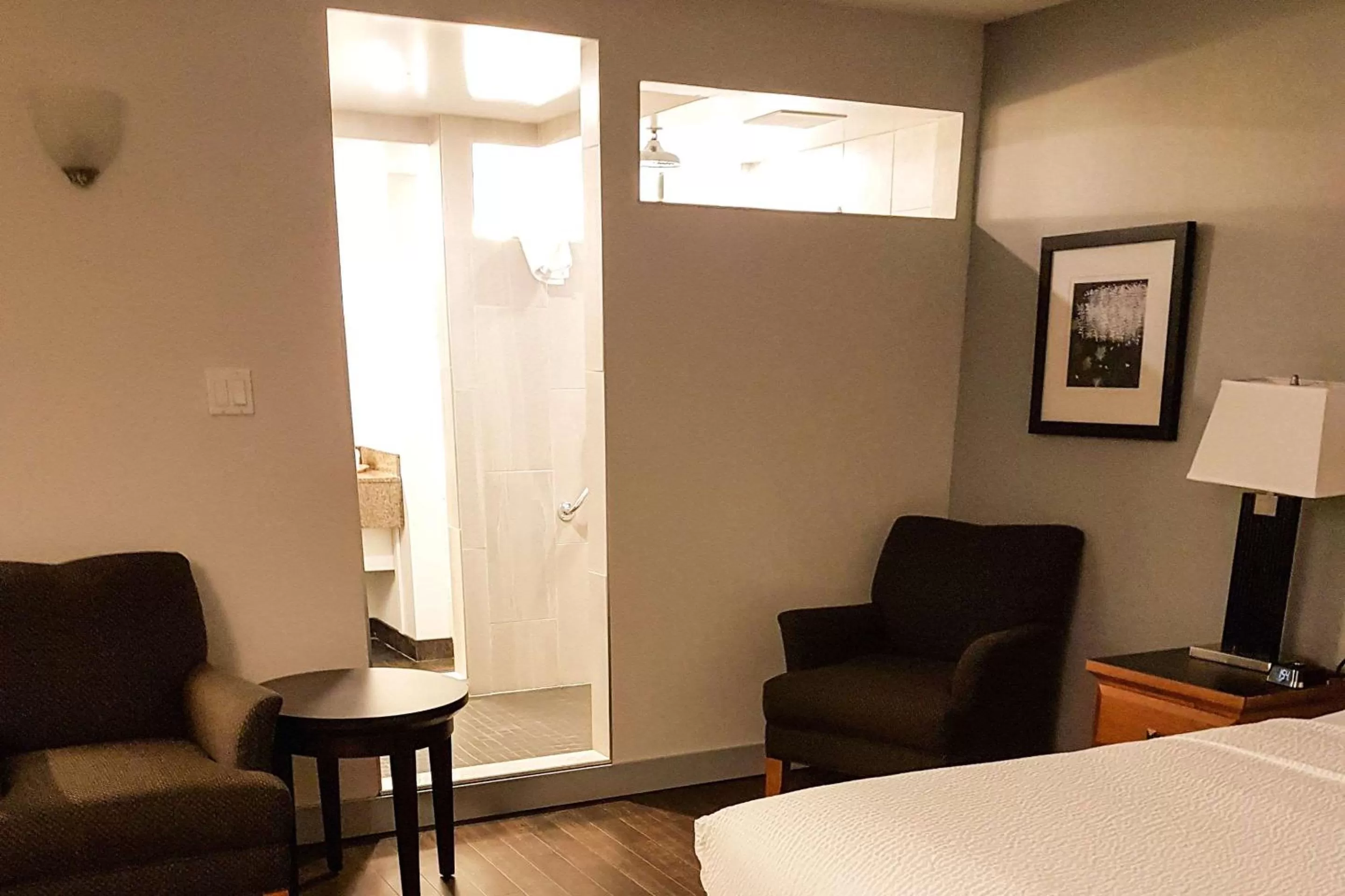 Photo of the whole room, Bed in Quality Inn West Edmonton
