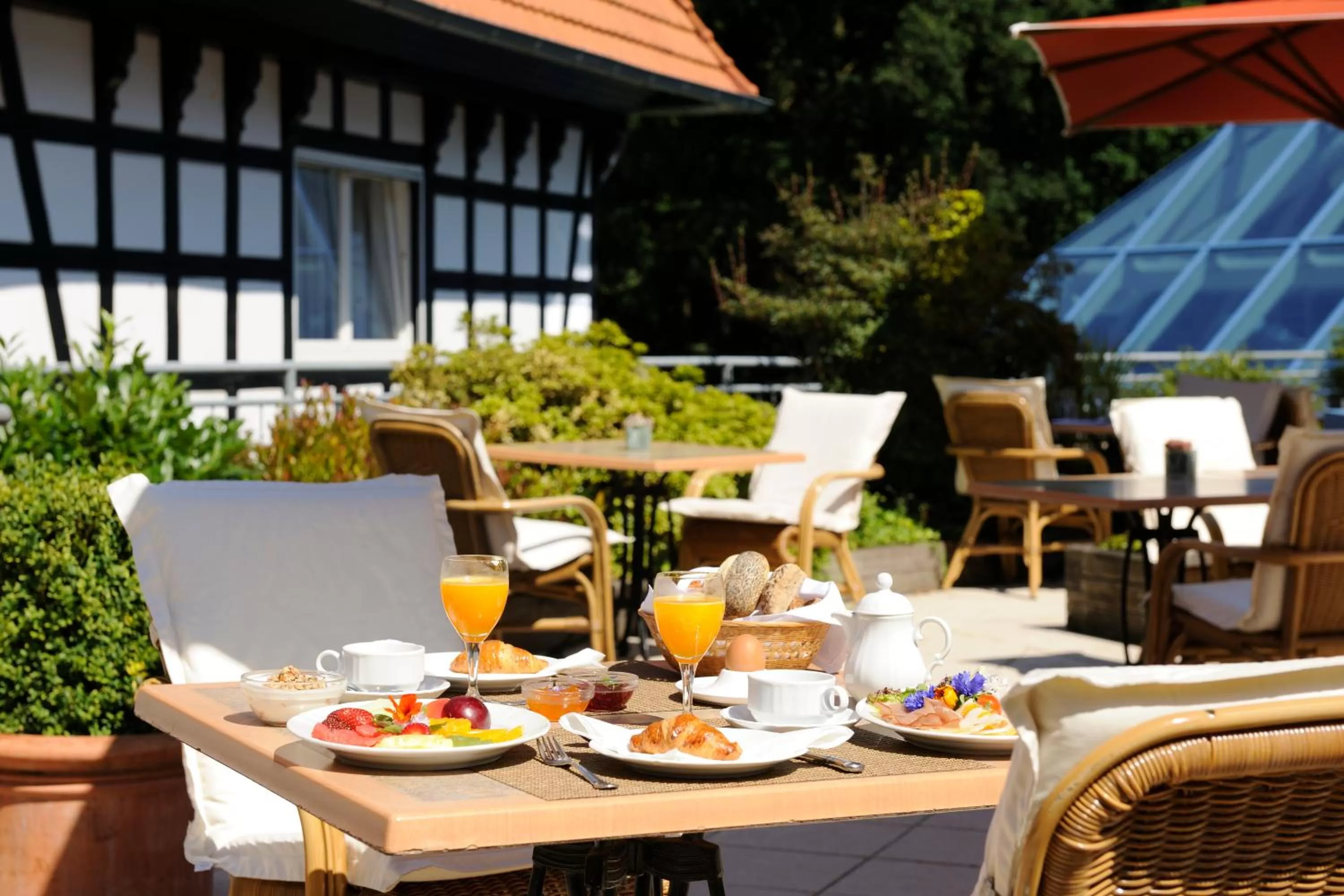 Buffet breakfast in VILA VITA Burghotel Dinklage