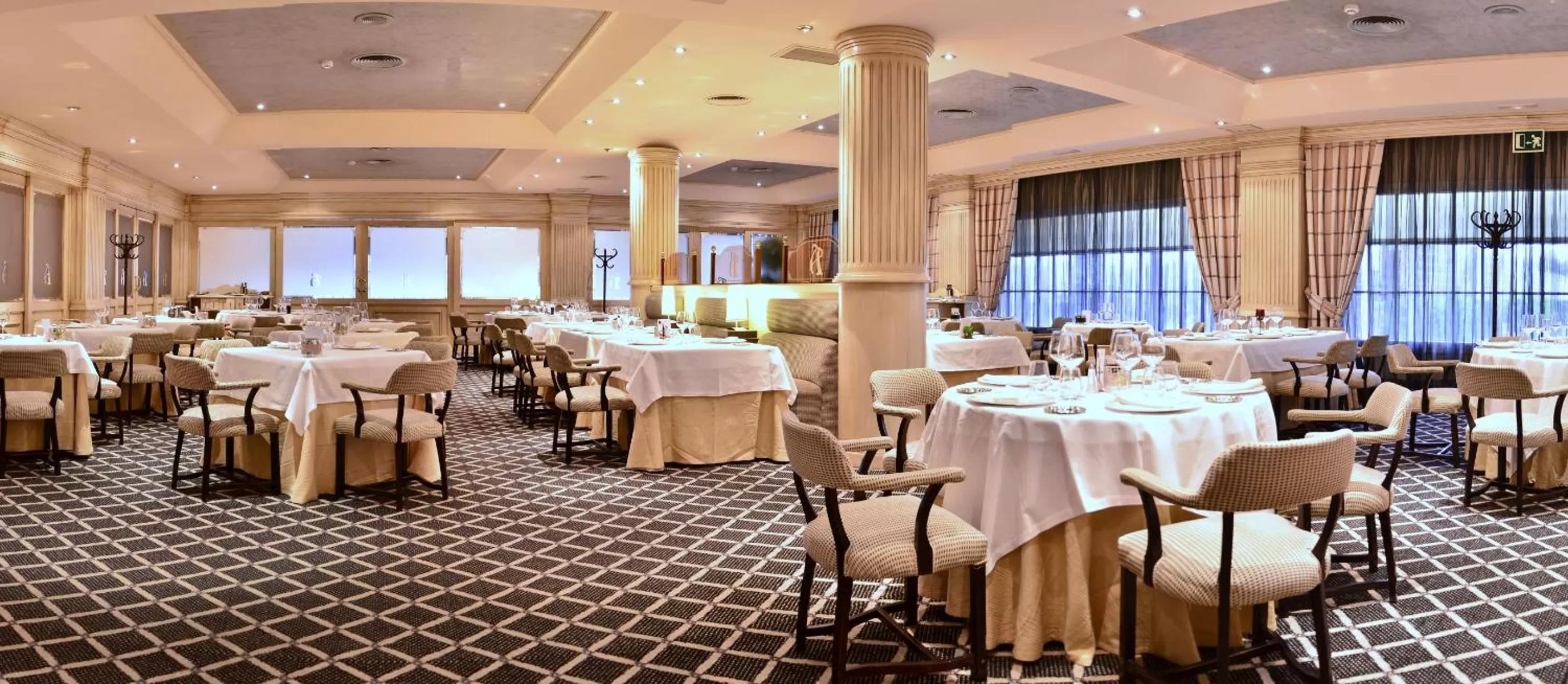 Dining area in Beatriz Toledo Auditorium & Spa