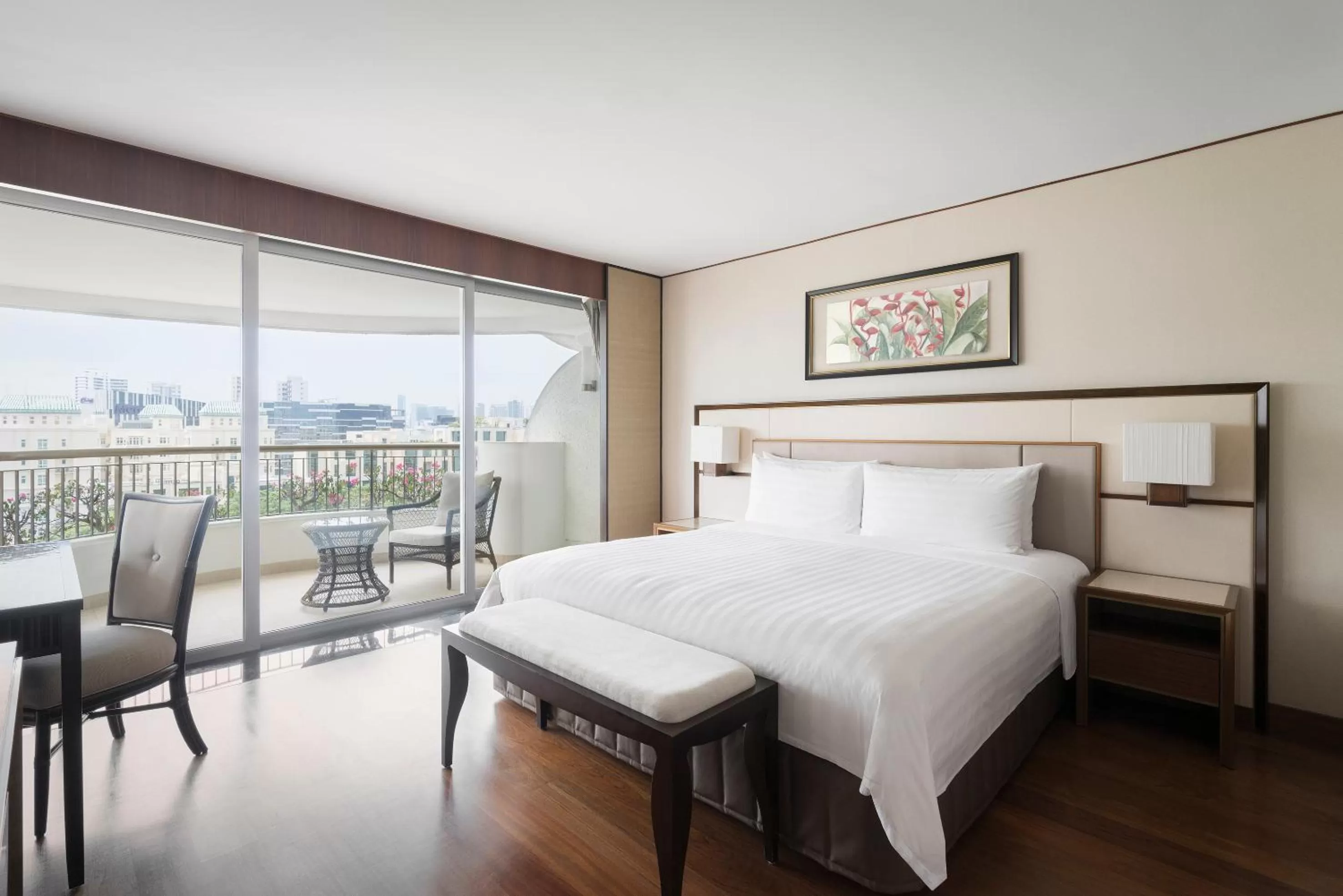 Bed in Shangri-La Singapore