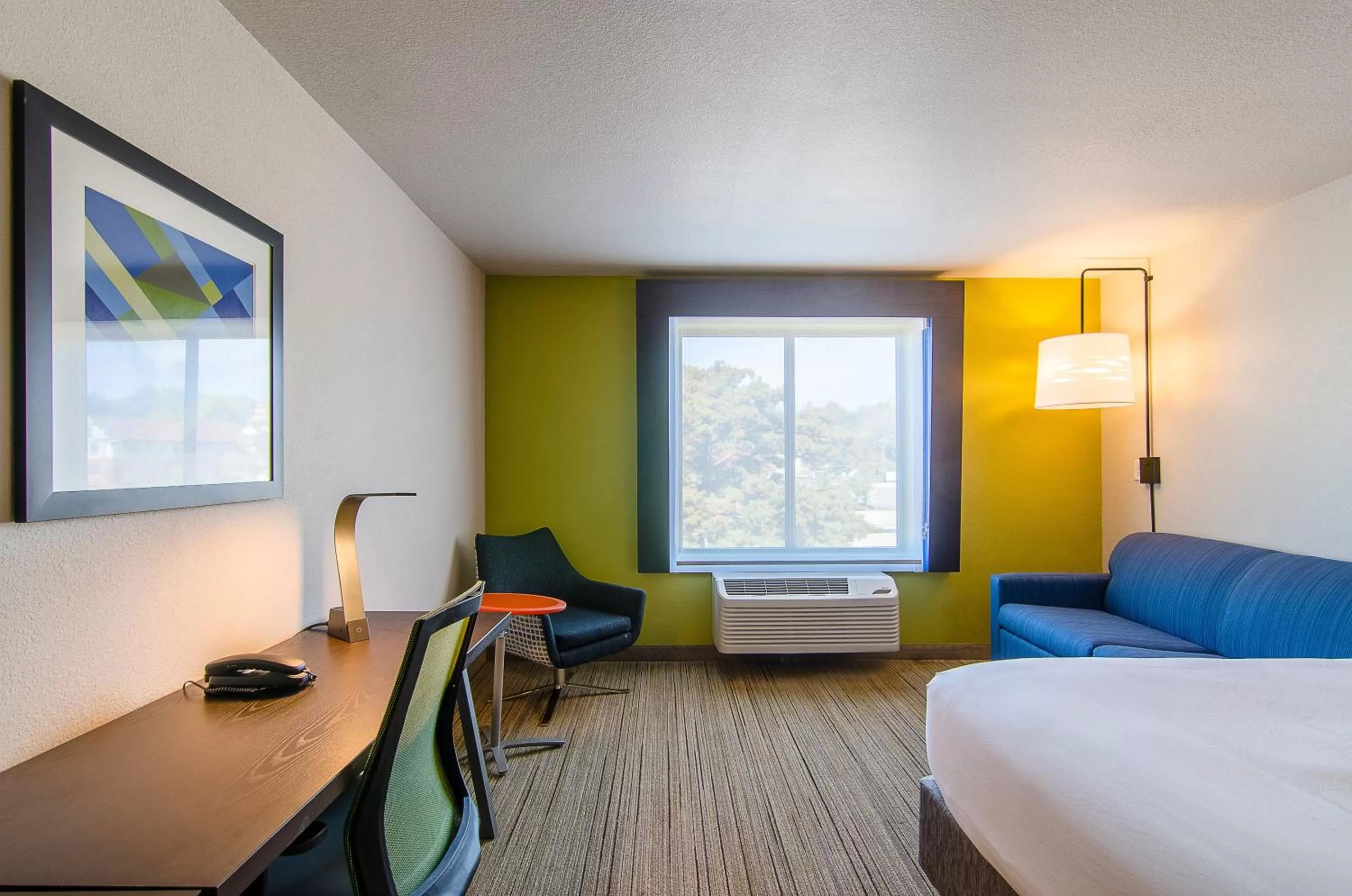 Photo of the whole room, Bed in Holiday Inn Express & Suites - Atchison by IHG