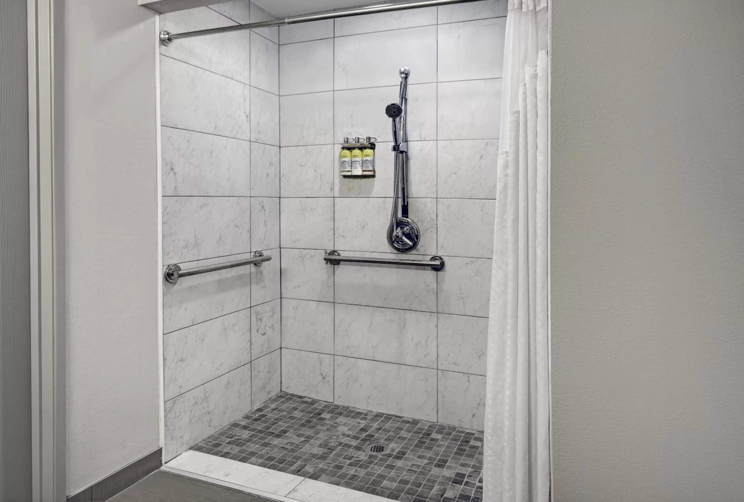 Bathroom in Holiday Inn Express Adrian by IHG