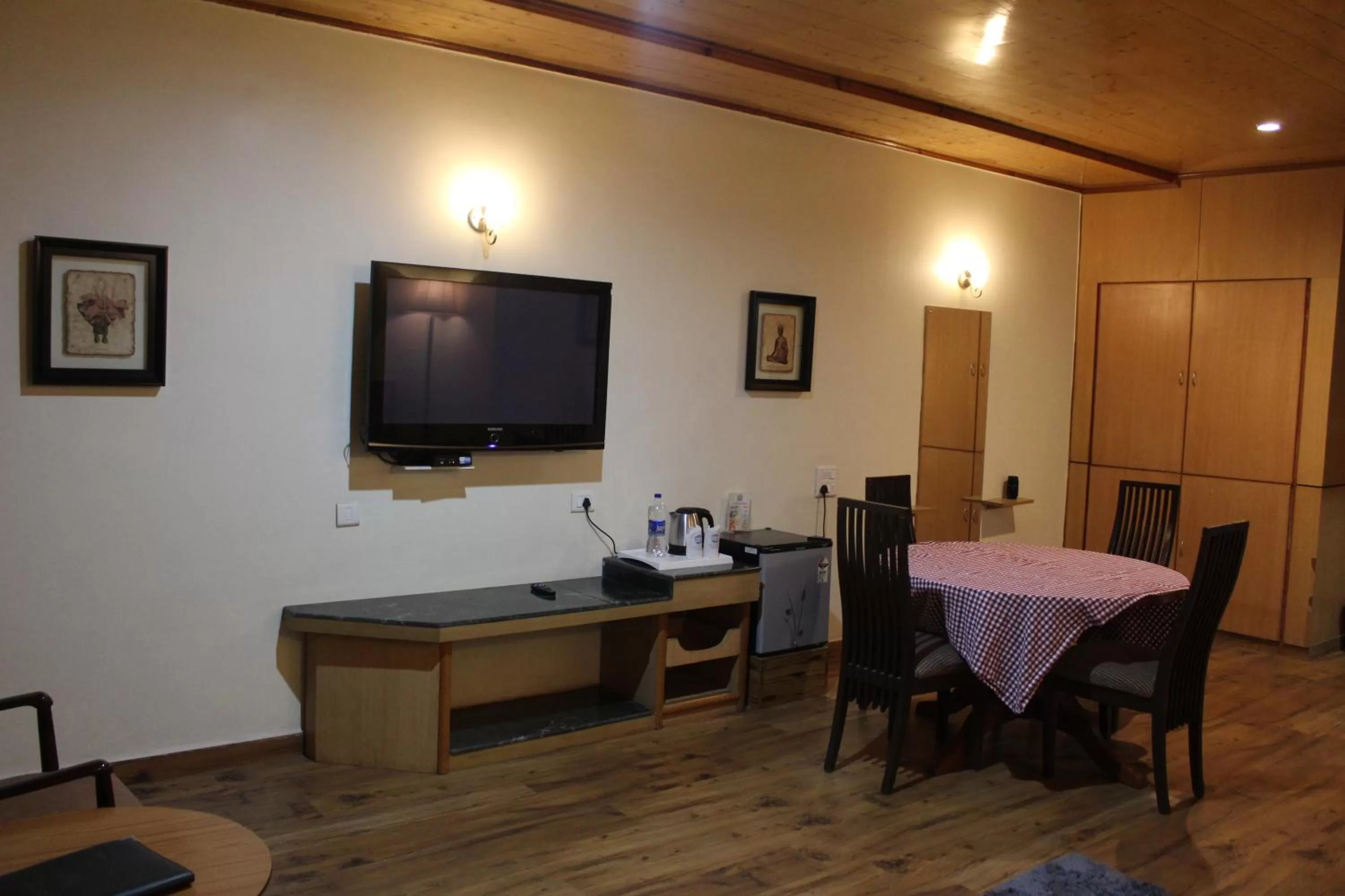 Bedroom in Hotel Broadways Inn