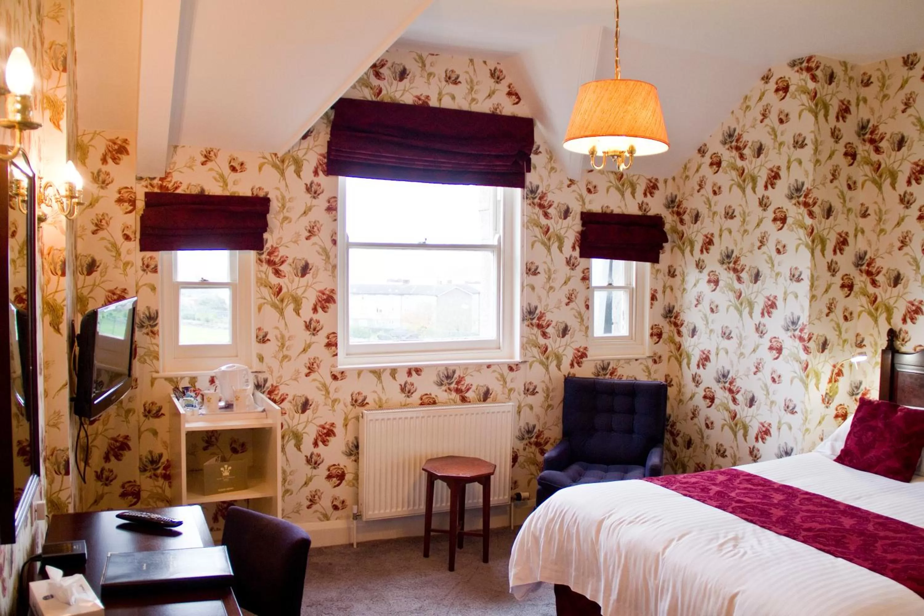 Bedroom, Bed in Duke Of Cornwall Hotel