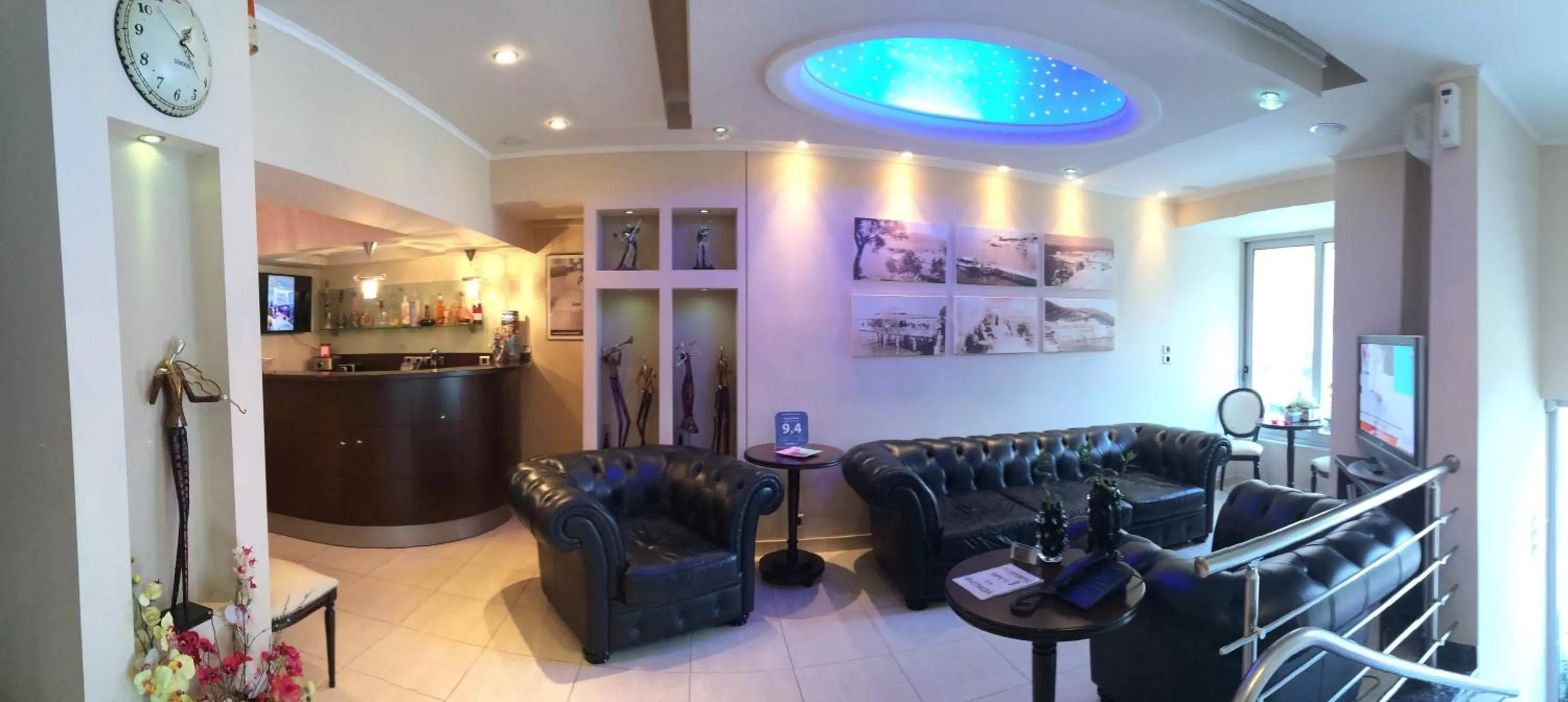 Communal lounge/ TV room in Studios Asteria