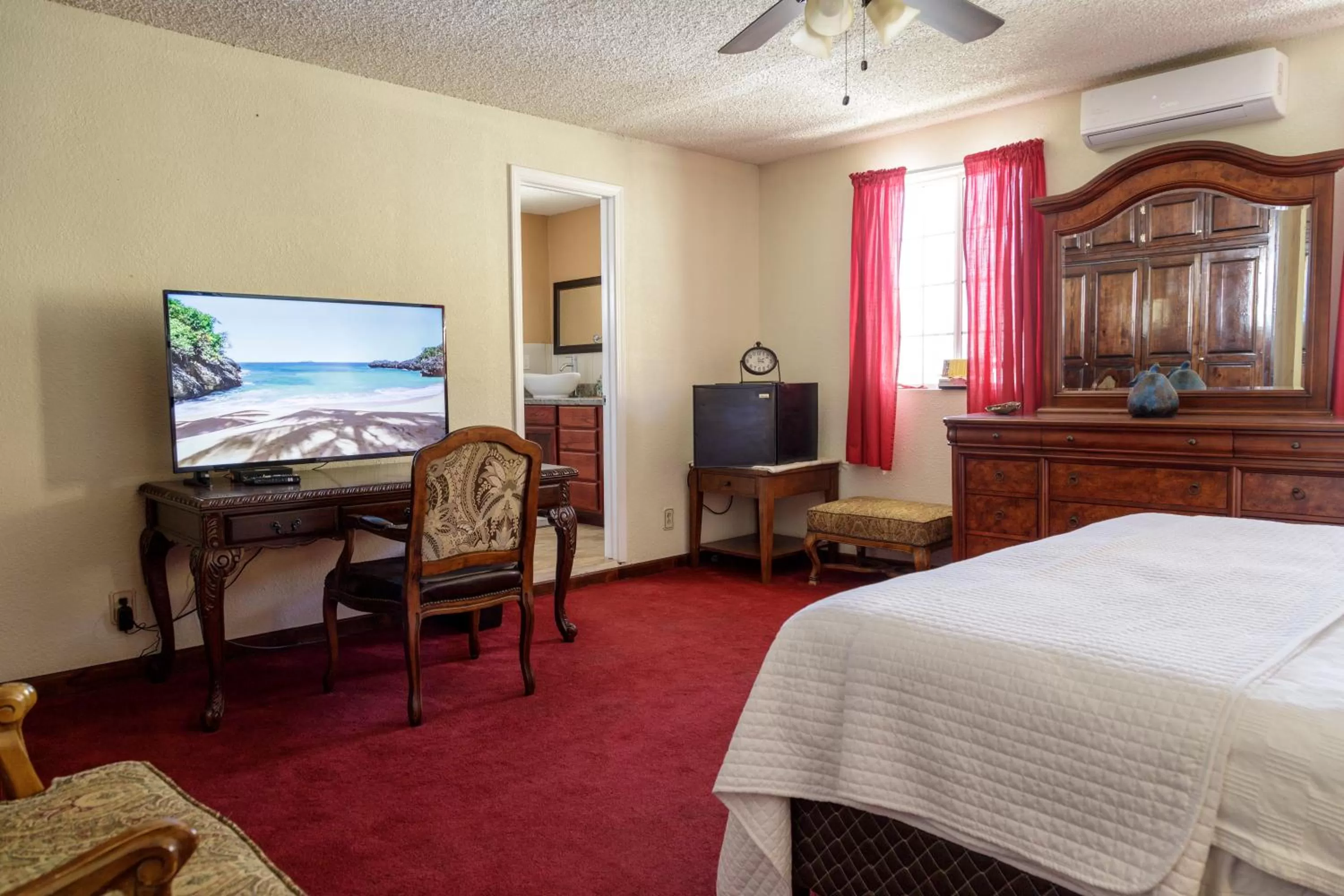 Bed in Playa Hermosa Inn at the beach