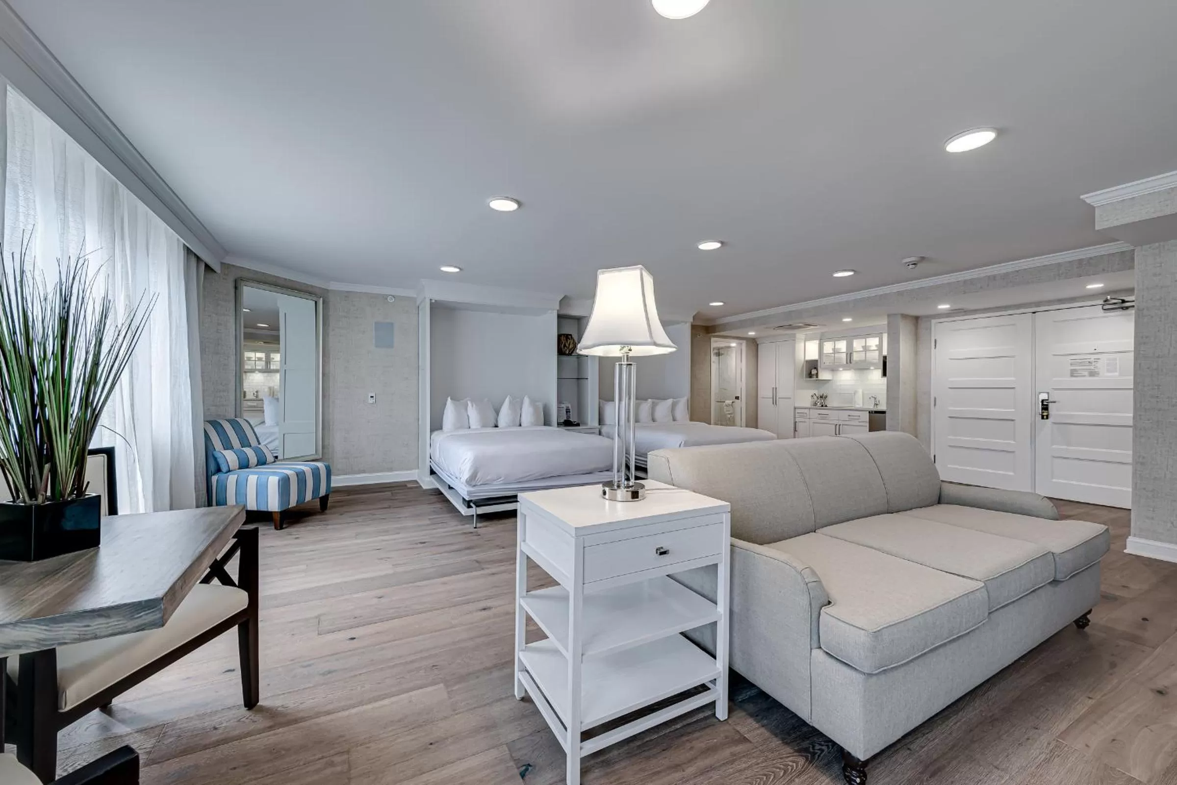 Photo of the whole room in ICONA Avalon