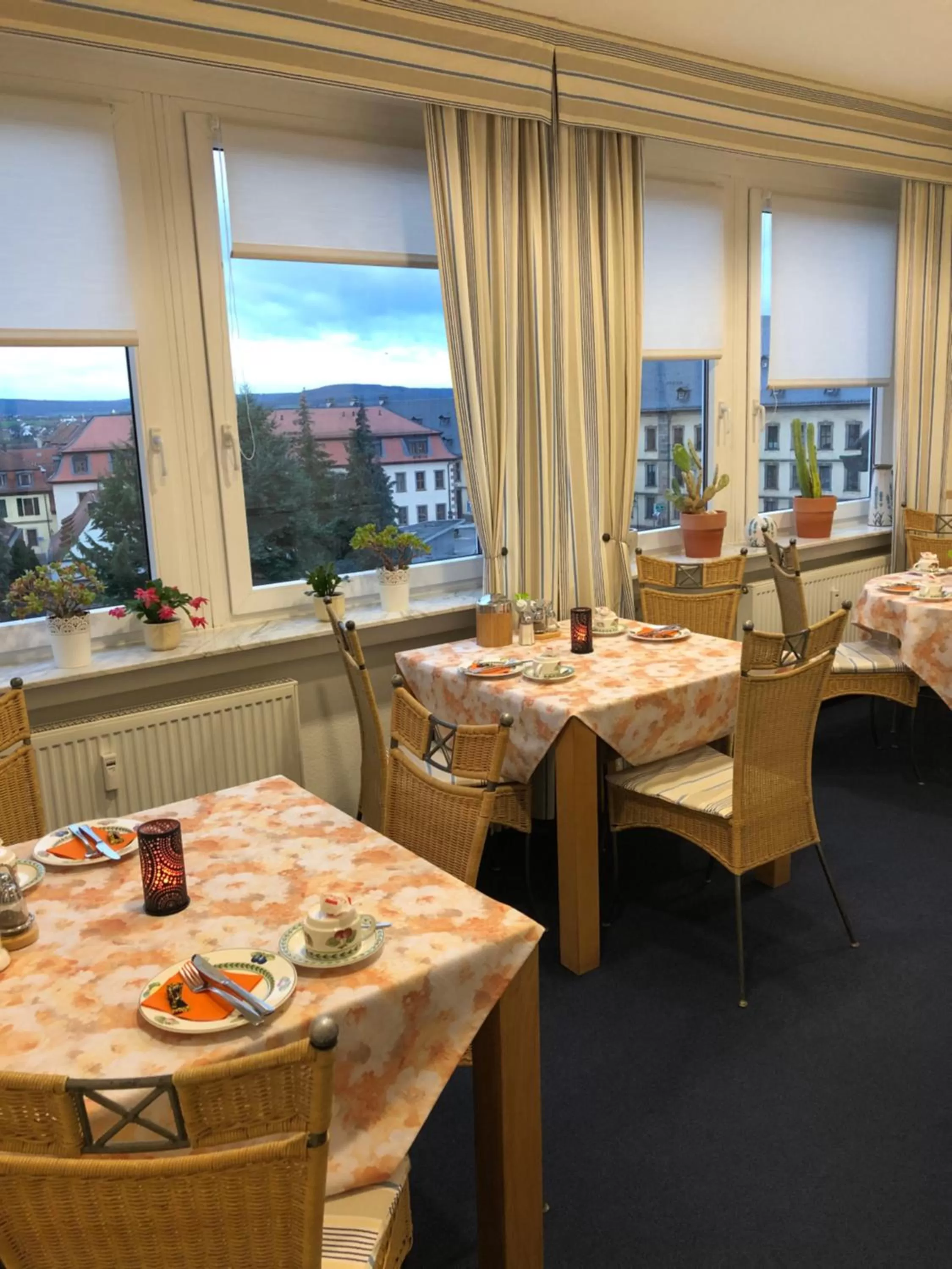 Restaurant/places to eat in Hotel Peterchens Mondfahrt