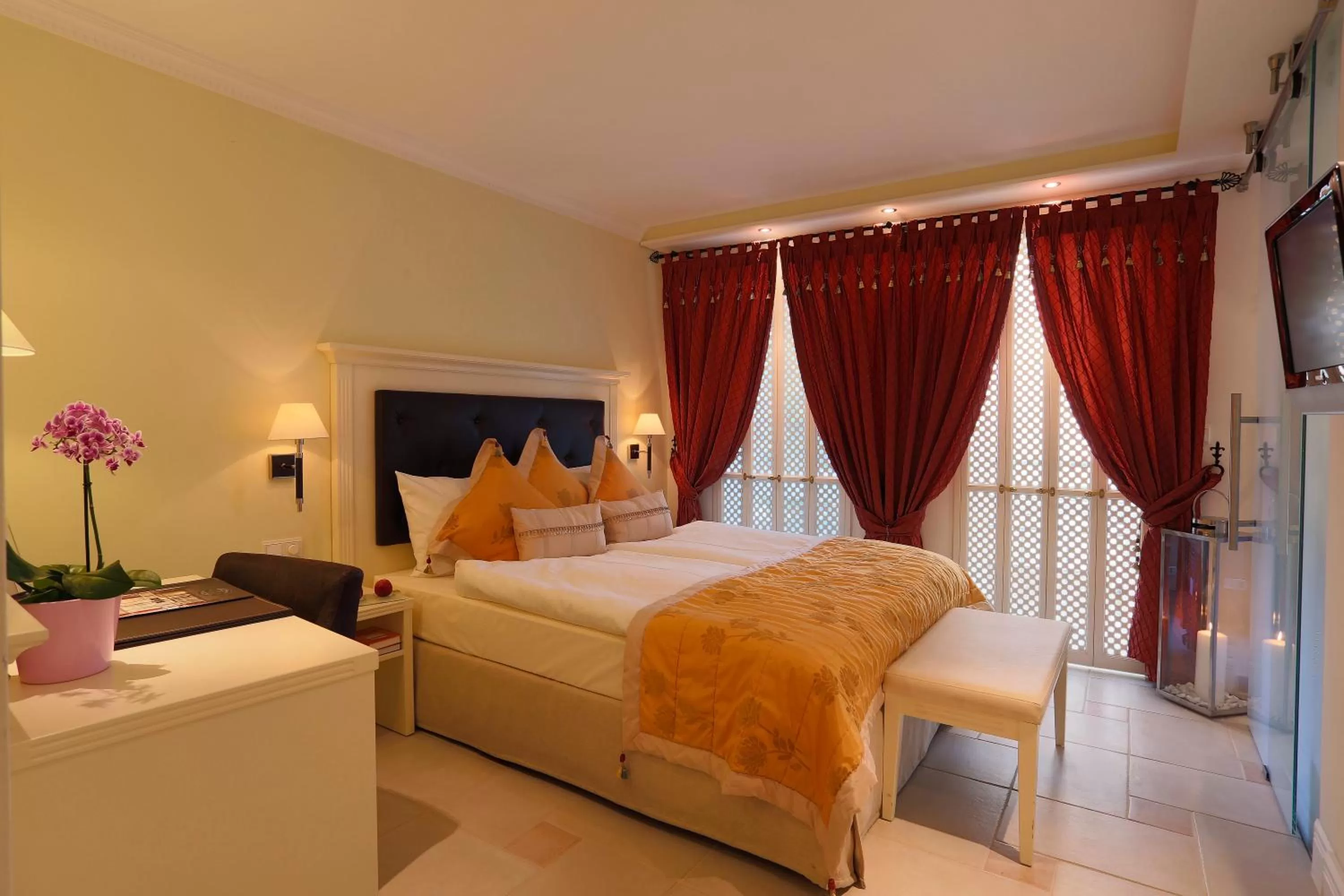 Photo of the whole room, Bed in Boutiquehotel La Casa