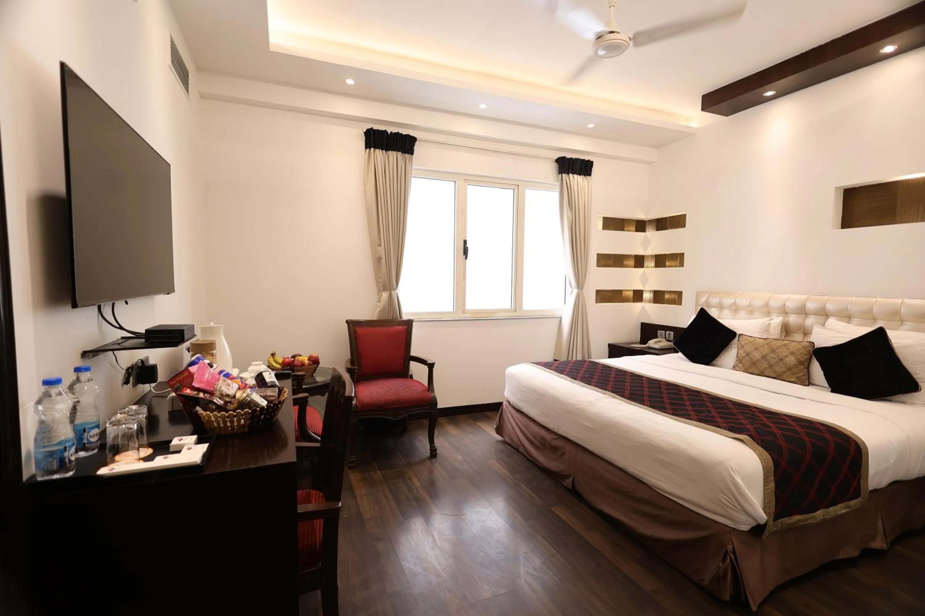 TV and multimedia, Bed in Hotel Grand Godwin - Near New Delhi Railway Station - Paharganj