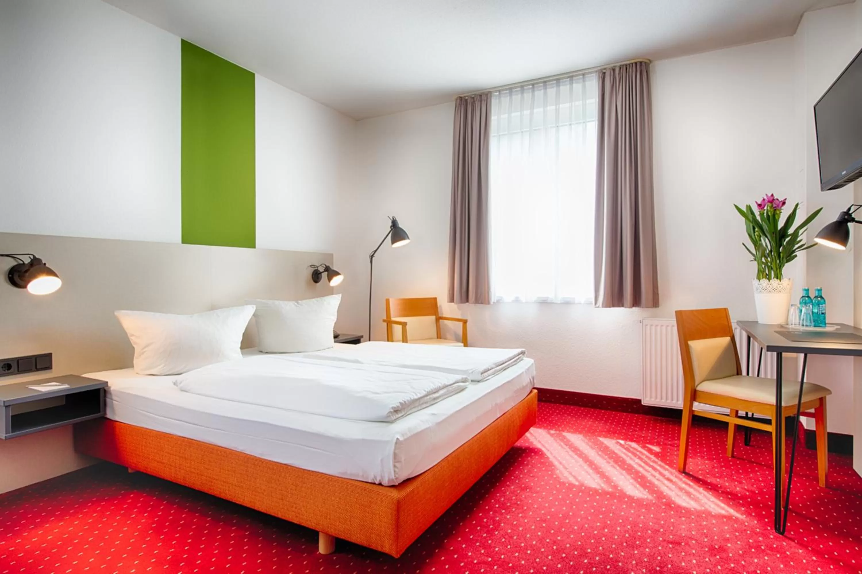 Photo of the whole room, Bed in ACHAT Hotel Chemnitz