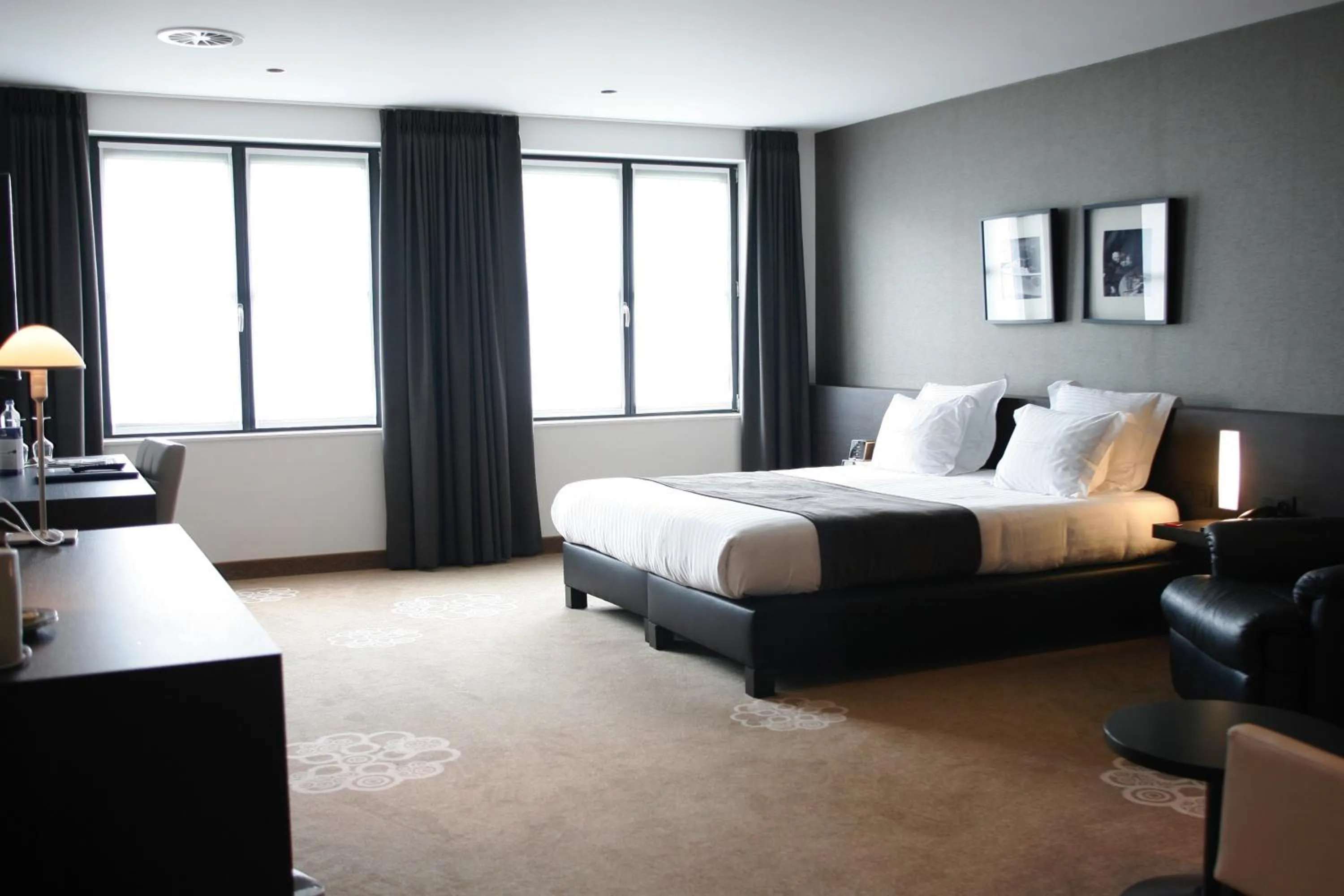 Photo of the whole room, Bed in Hotel Restaurant Weinebrugge